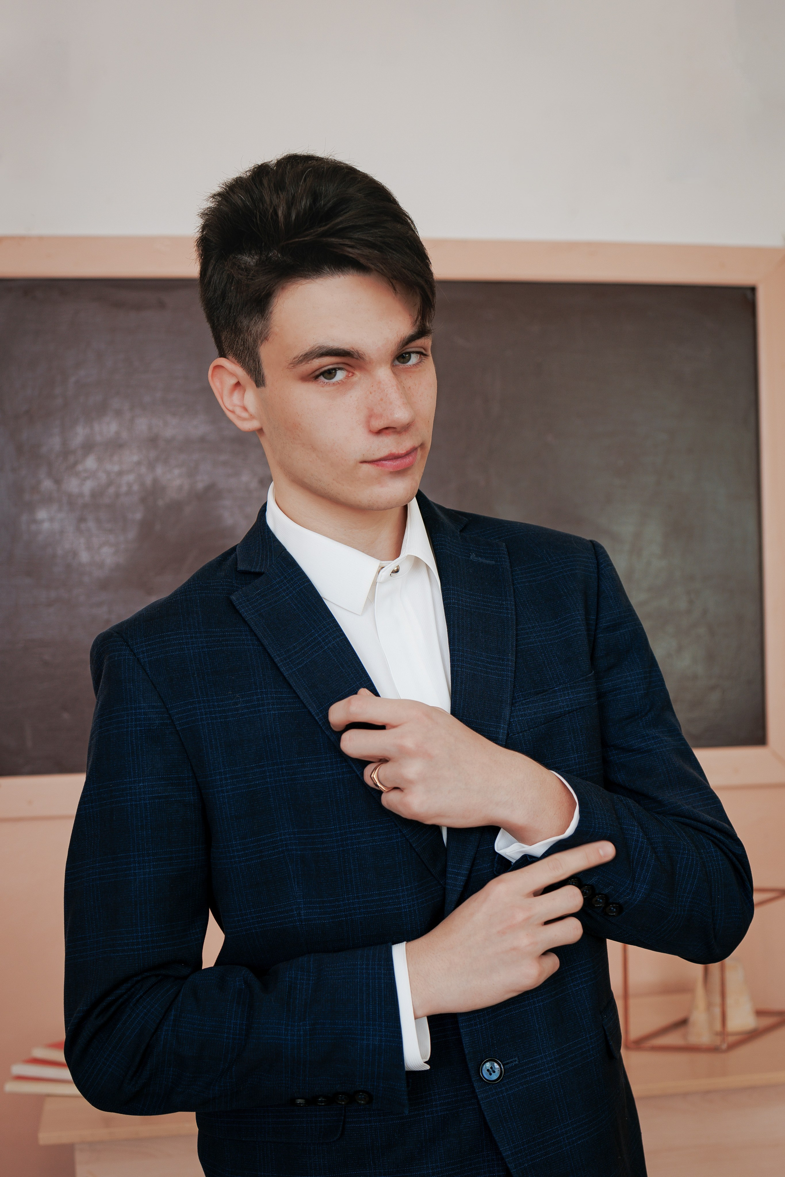 Позы для школьной фотосессии. Фотограф Медногорск Кувандык Оксана Шерехода свадебные, семейные, индивидуальные, школьные фотосессии. Печать фотоальбомов