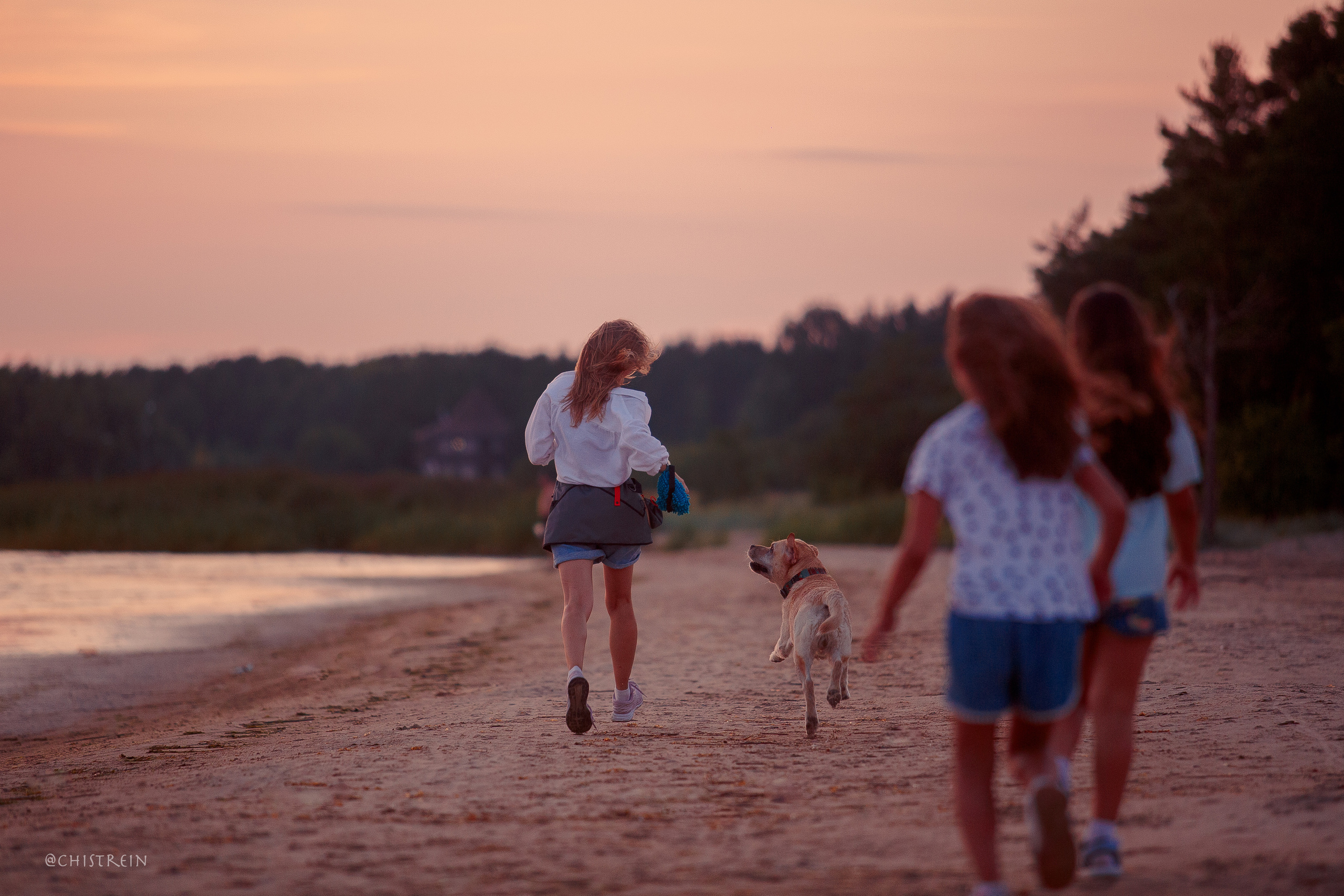 Маша и лабрадор Арни. Фотограф-анималист Наталия Чистюхина в г. Сосновый Бор и ЛО