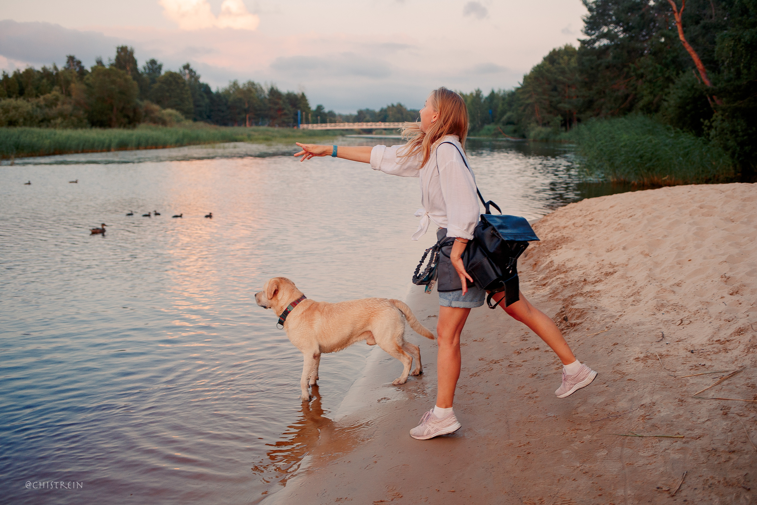 Маша и лабрадор Арни. Фотограф-анималист Наталия Чистюхина в г. Сосновый Бор и ЛО