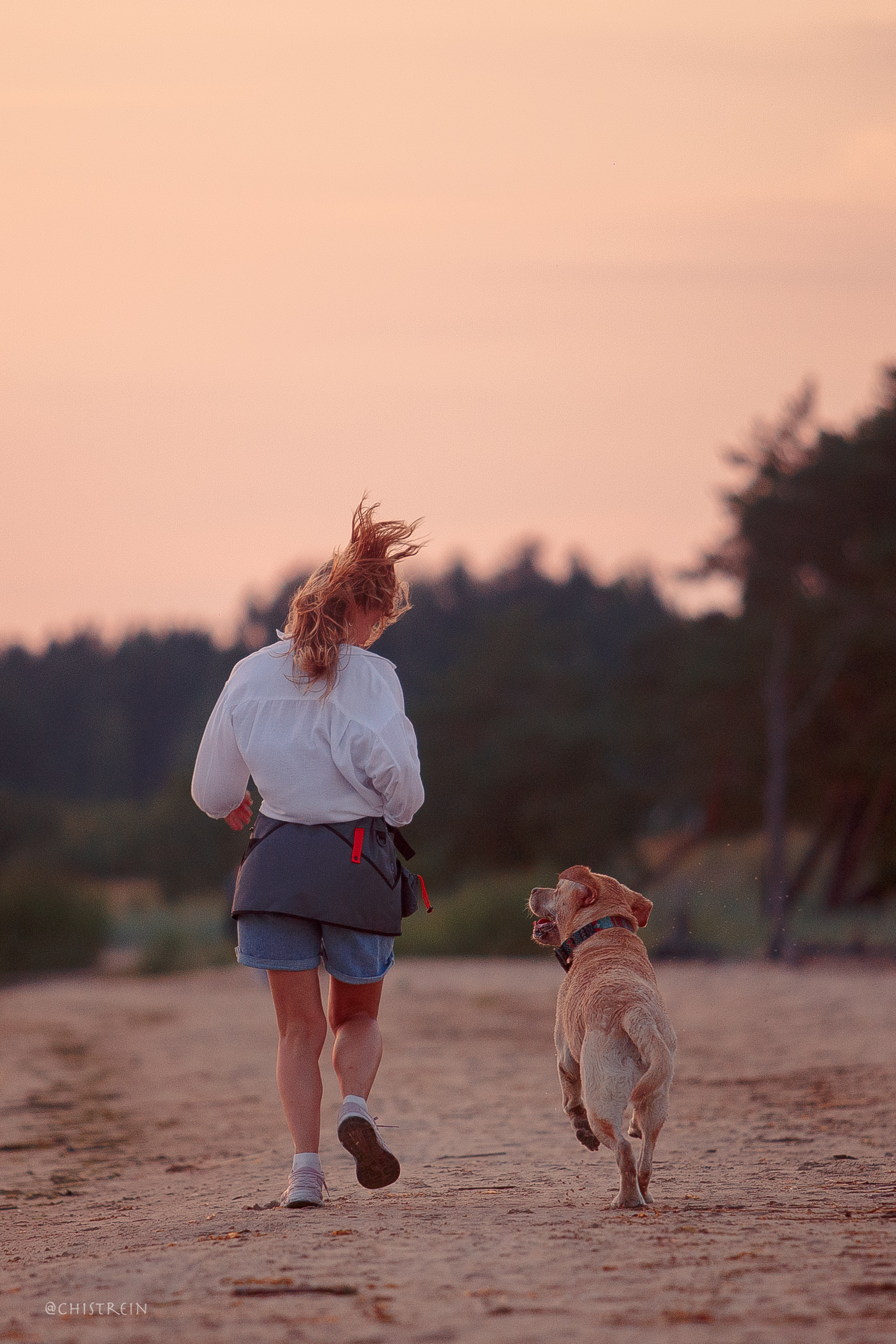 Маша и лабрадор Арни. Фотограф-анималист Наталия Чистюхина в г. Сосновый Бор и ЛО