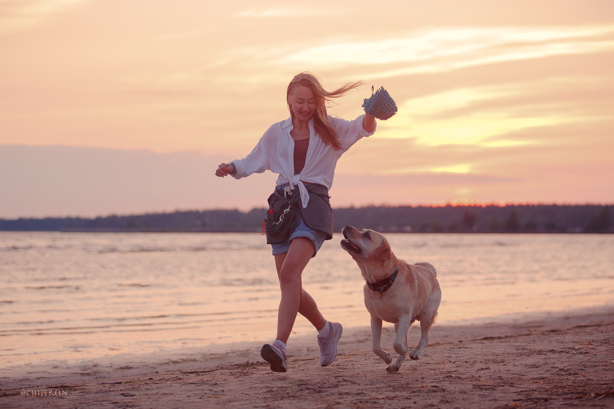 Маша и лабрадор Арни. Фотограф-анималист Наталия Чистюхина в г. Сосновый Бор и ЛО