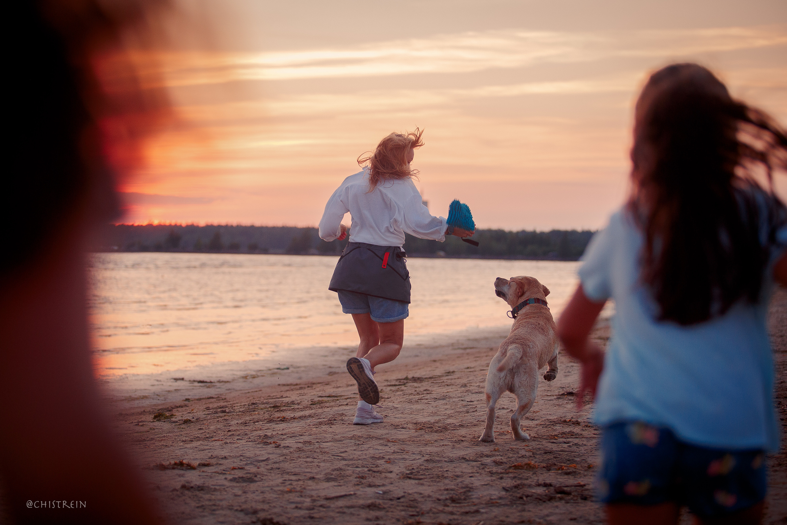 Маша и лабрадор Арни. Фотограф-анималист Наталия Чистюхина в г. Сосновый Бор и ЛО