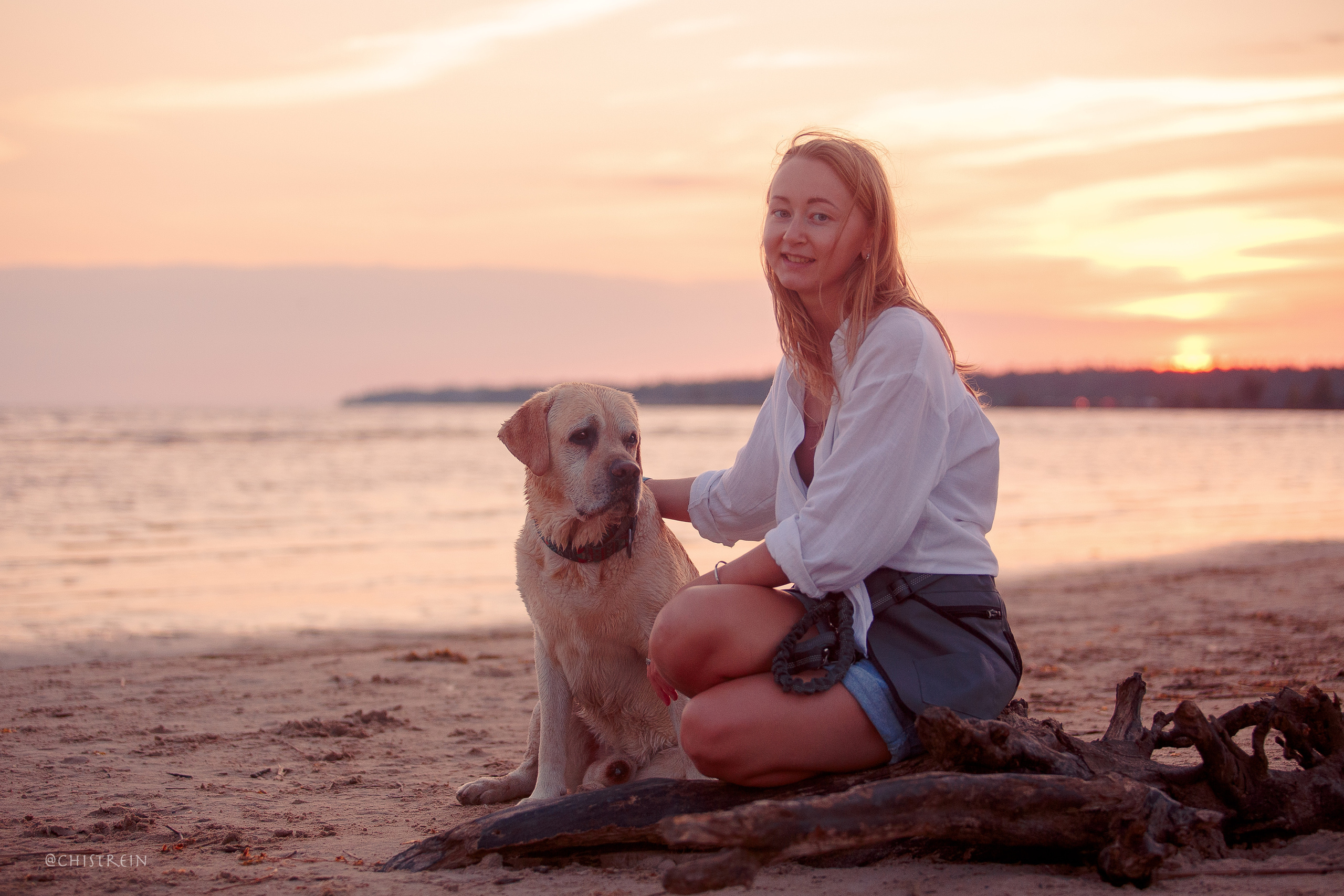 Маша и лабрадор Арни. Фотограф-анималист Наталия Чистюхина в г. Сосновый Бор и ЛО