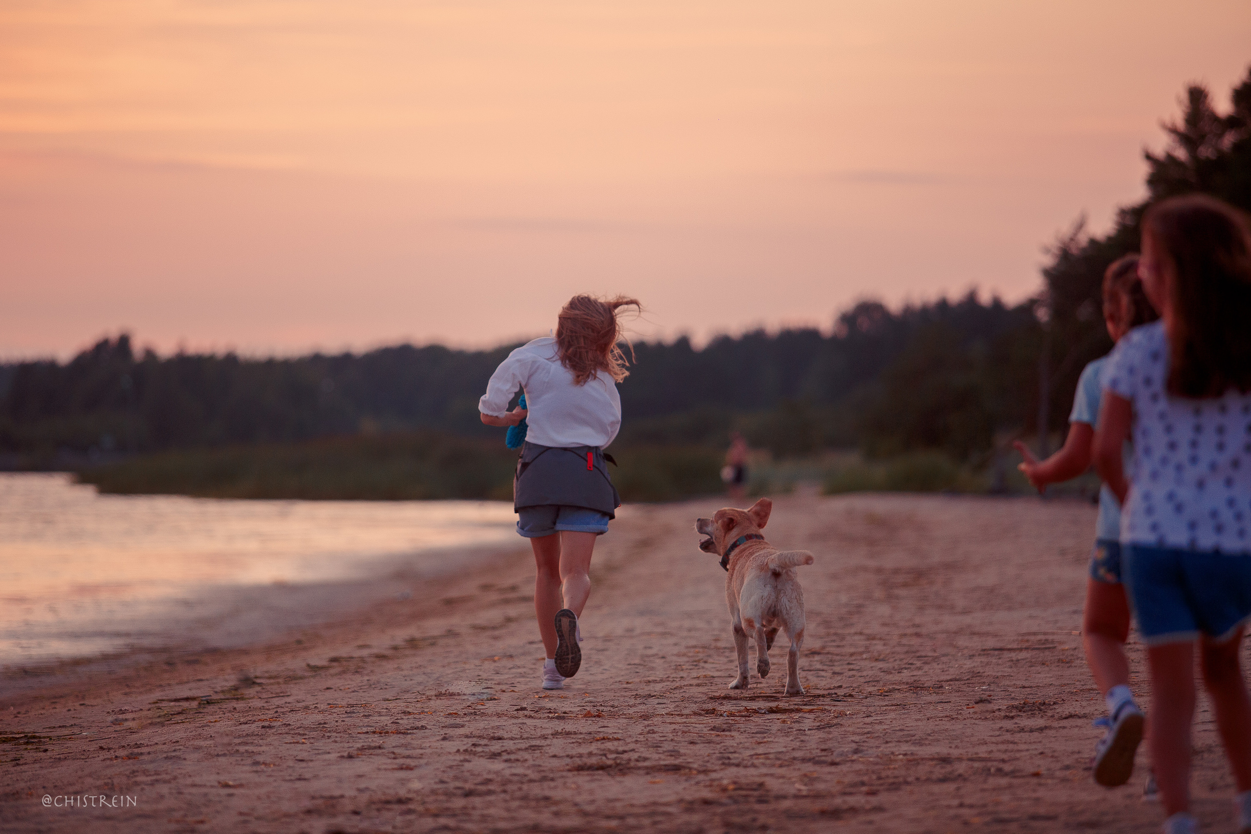 Маша и лабрадор Арни. Фотограф-анималист Наталия Чистюхина в г. Сосновый Бор и ЛО