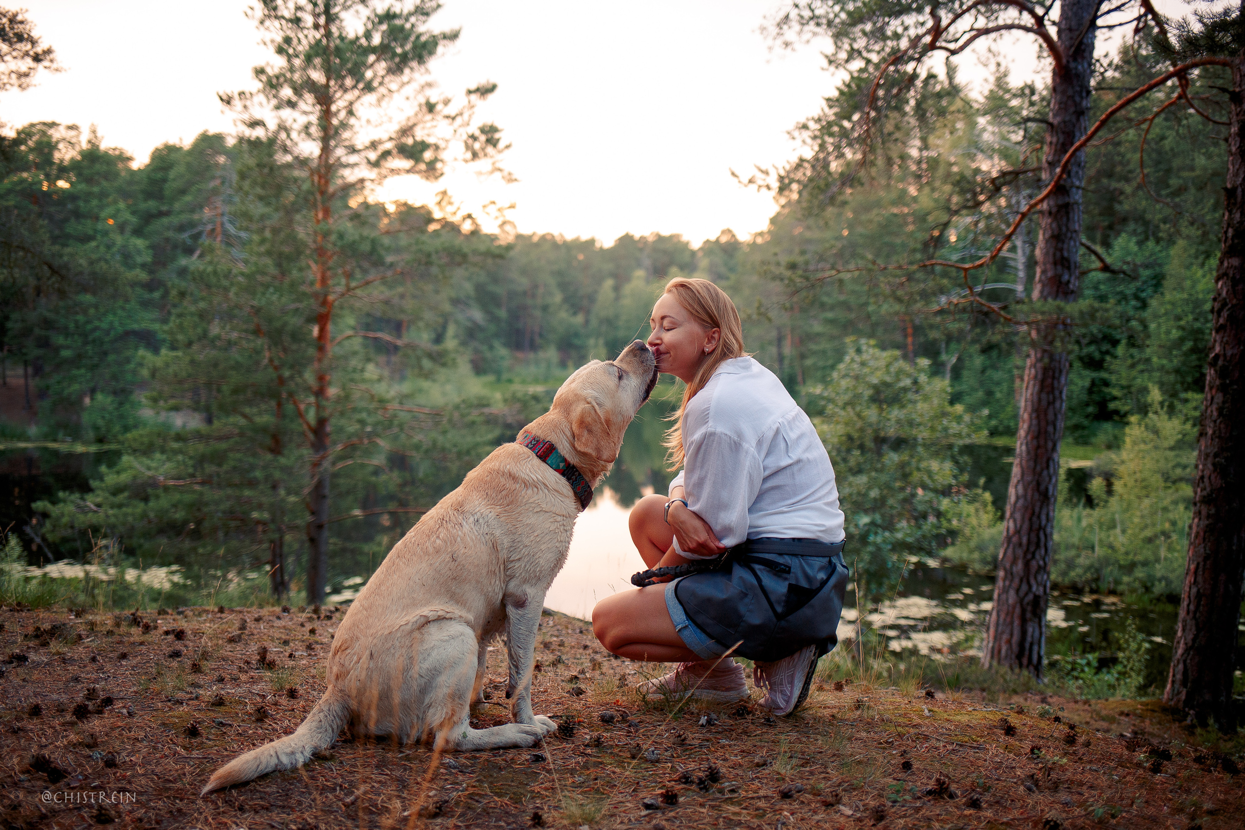Маша и лабрадор Арни. Фотограф-анималист Наталия Чистюхина в г. Сосновый Бор и ЛО