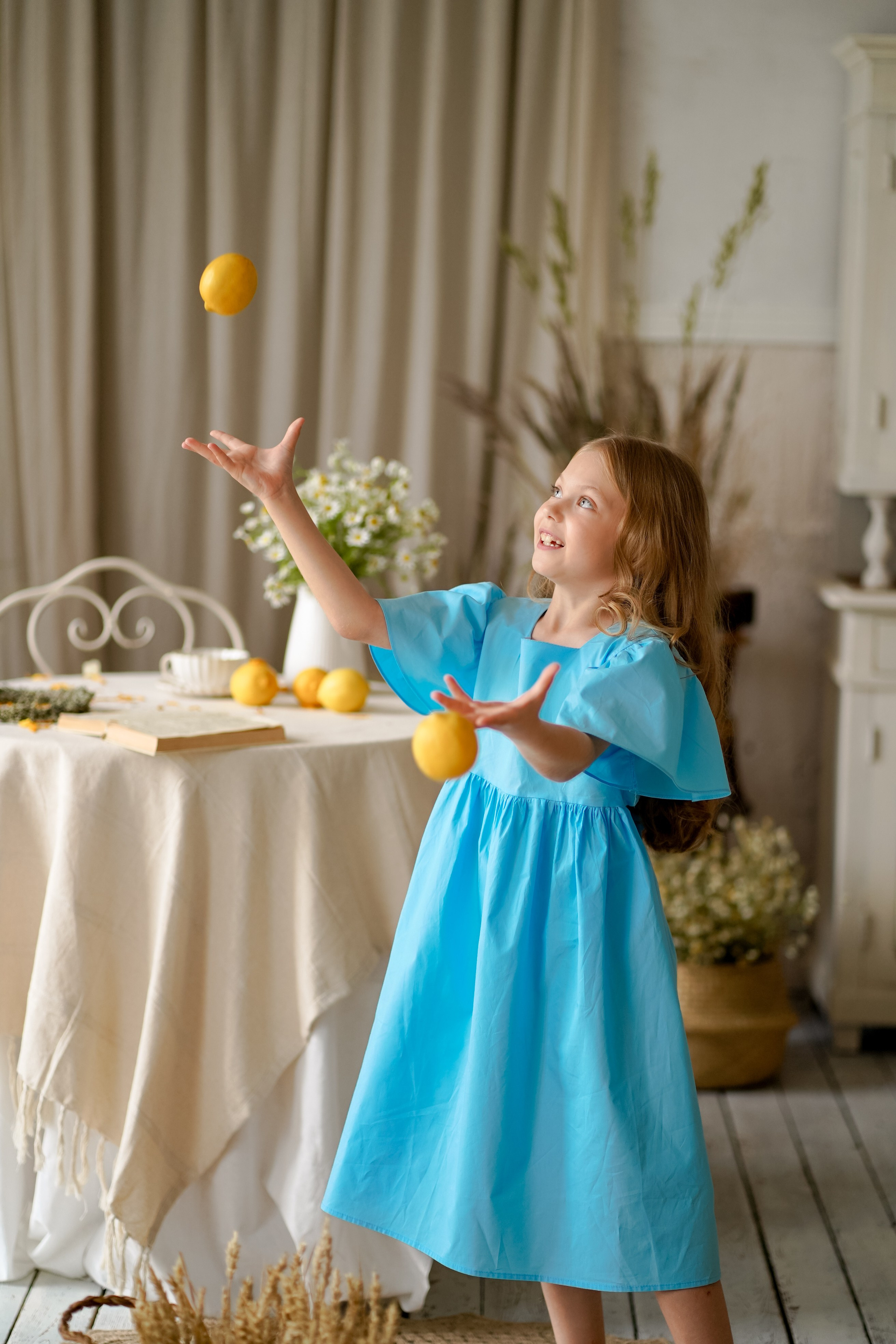 Кира с подсолнухами. Фотограф Татьяна Митрофанова