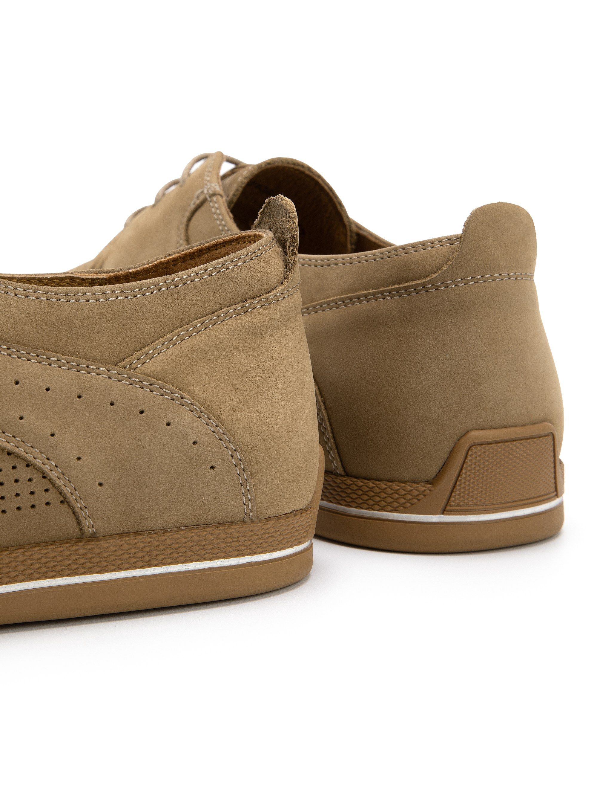 Каталожная фотография обуви. Фотограф в Москве Егор Гончаров