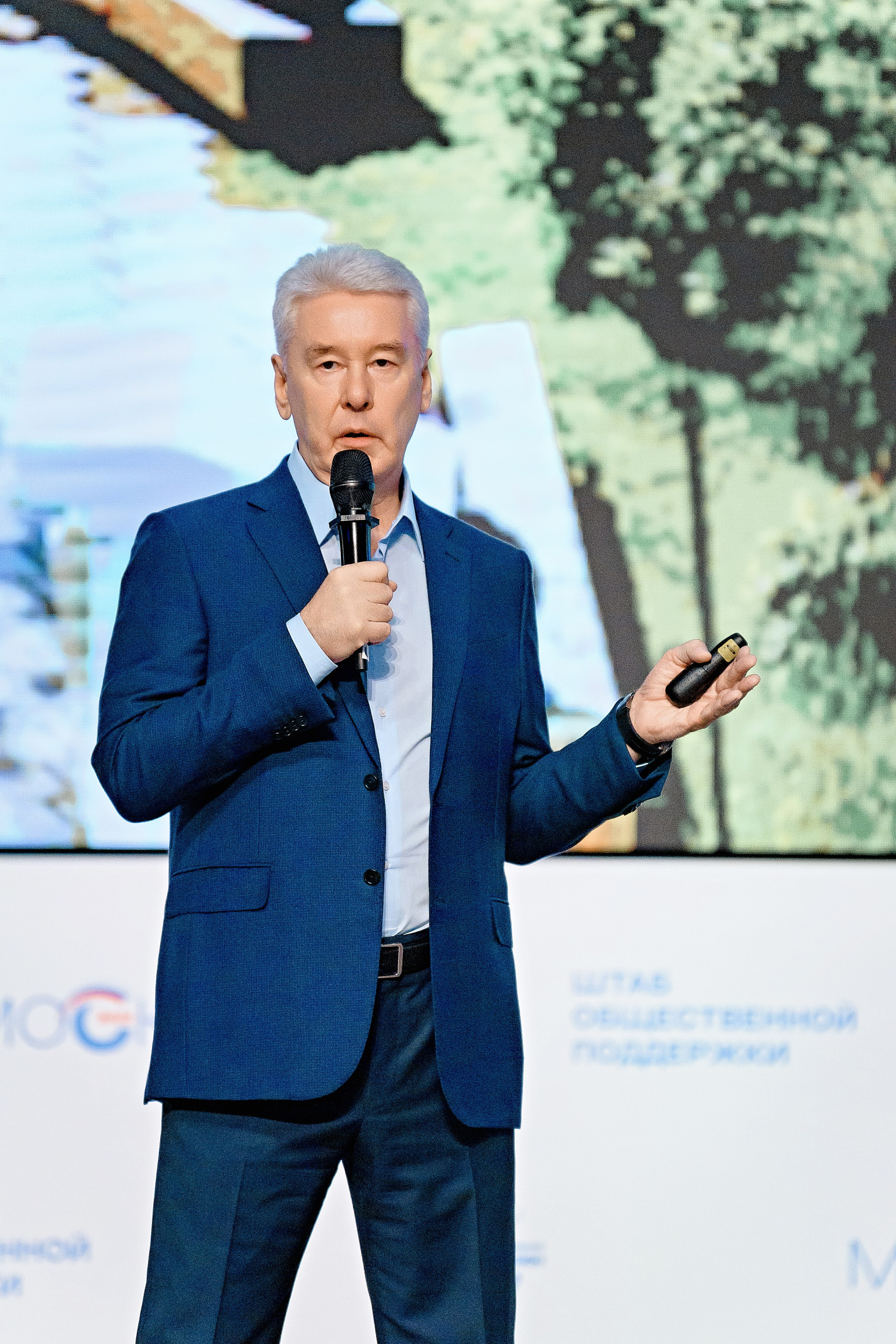 Политические события: "Фотография политического события, на которой изображены выступающие политики." Собянин. Мэр Москвы. Выборы. Москва. Единая Россия