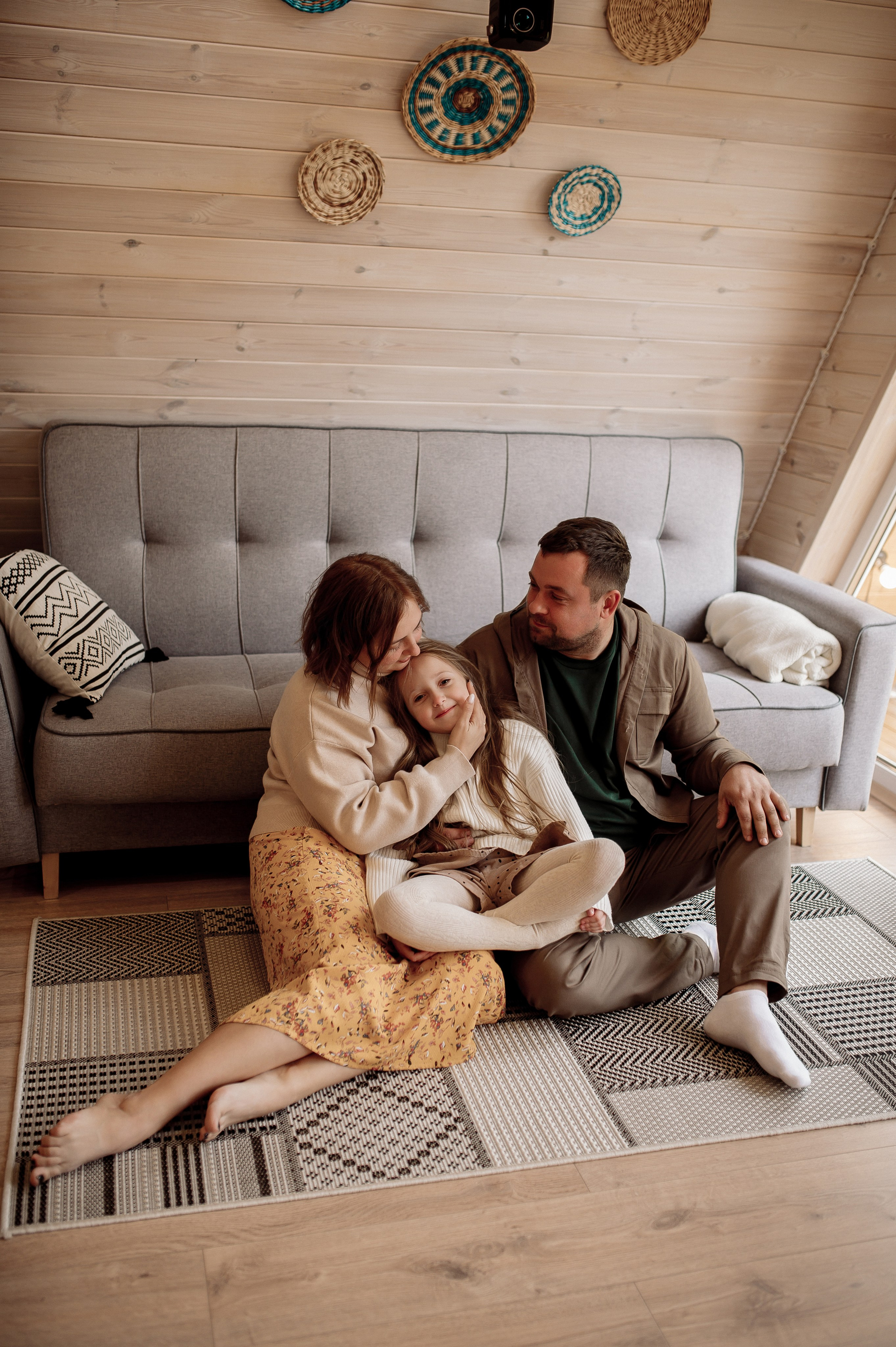 Катя, Дима, Настя и уютный домик. Фотограф Мария Стрелкова