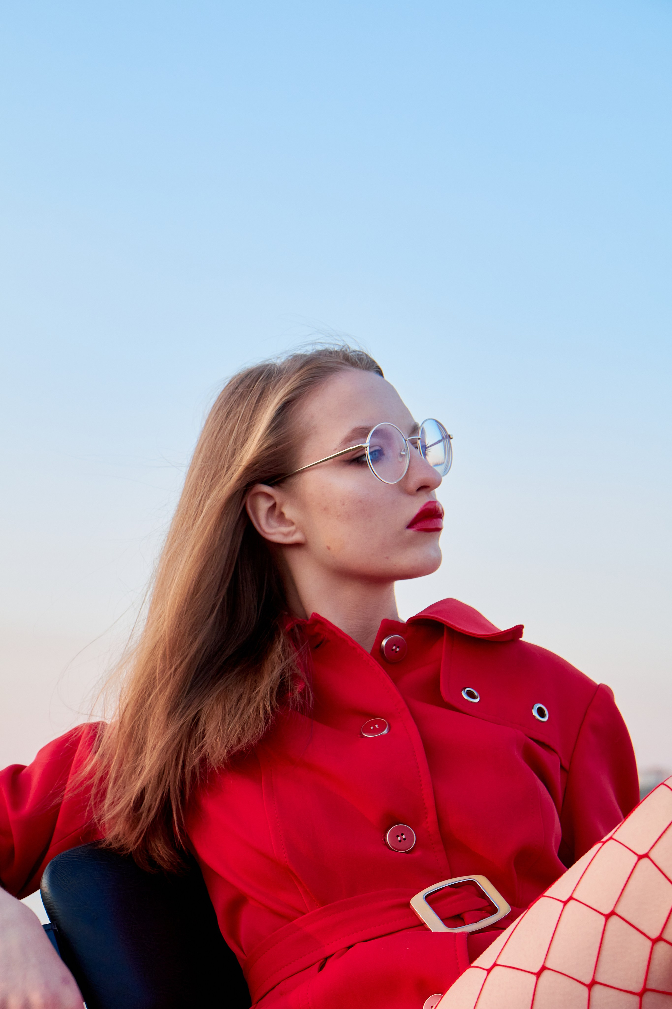 Инна, съёмка в пальто. Предметный и репортажный фотограф Алексей Кротов