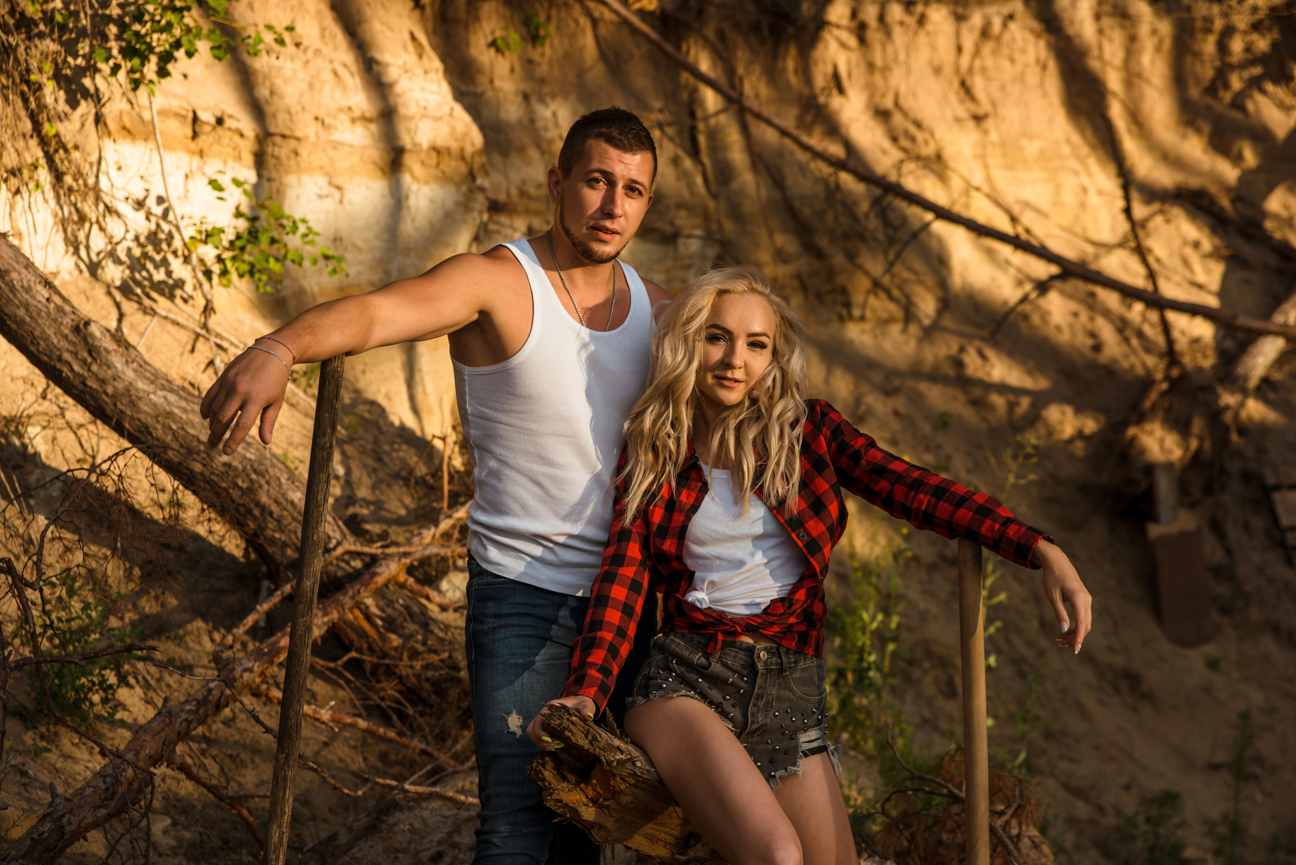 Лес и двое с лопатами. Свадебный и портретный фотограф в Белгороде Олеся Гавшина