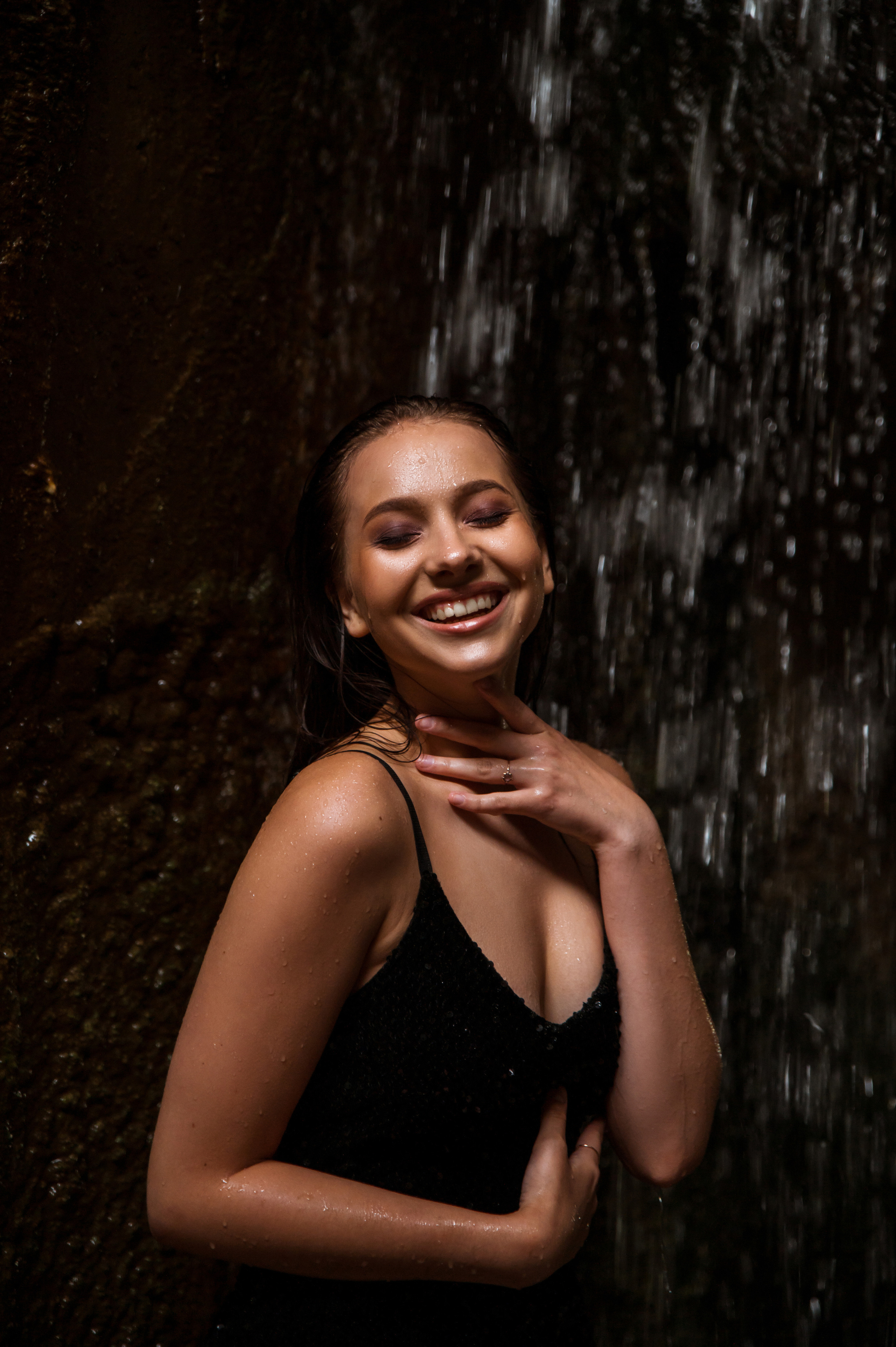 На водопаде. Свадебный и портретный фотограф в Белгороде Олеся Гавшина