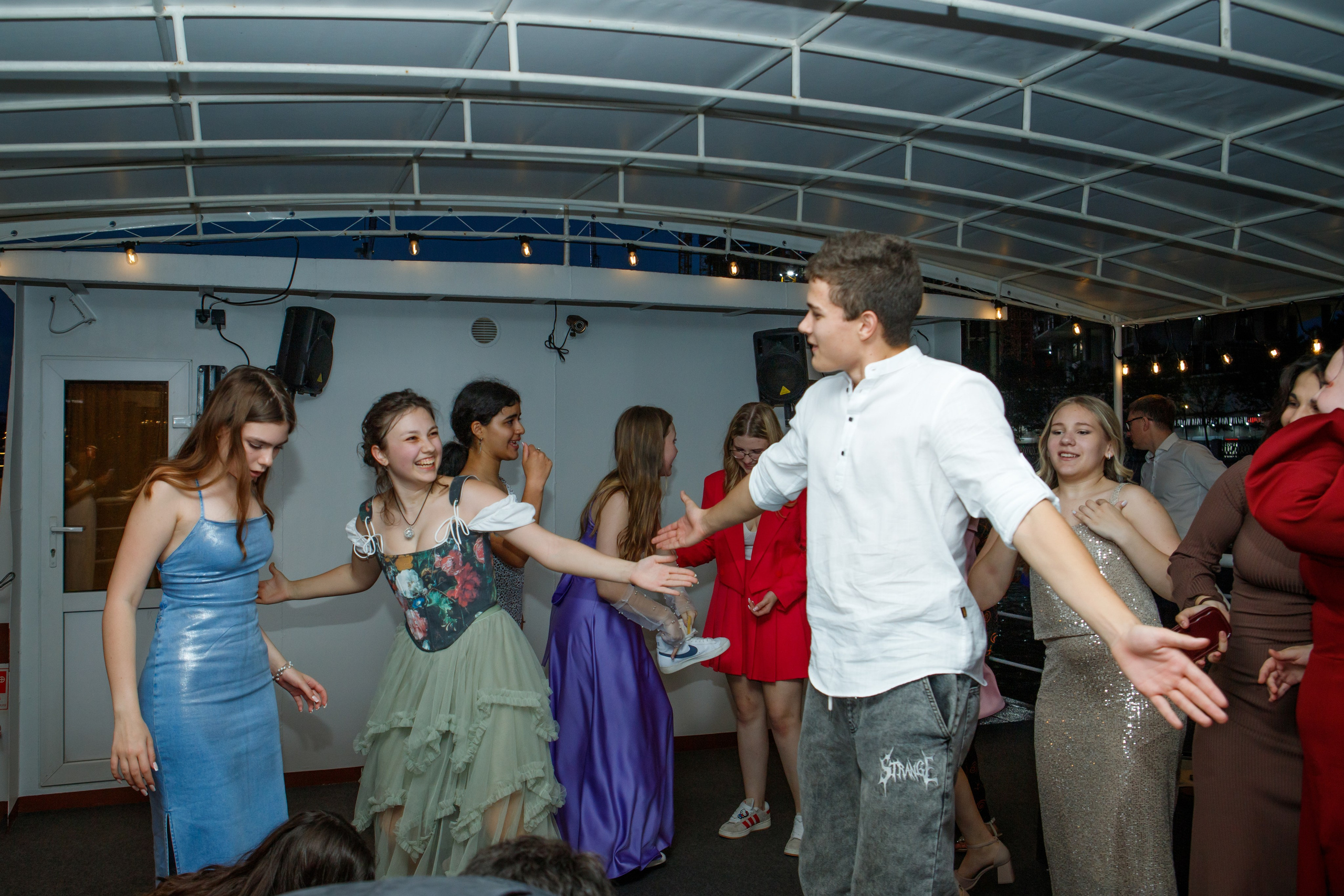 9 класс / Гимназия № 1558 имени Росалии де Кастро / Выпускной. Детский и семейный фотограф Мария Киселёва. Москва