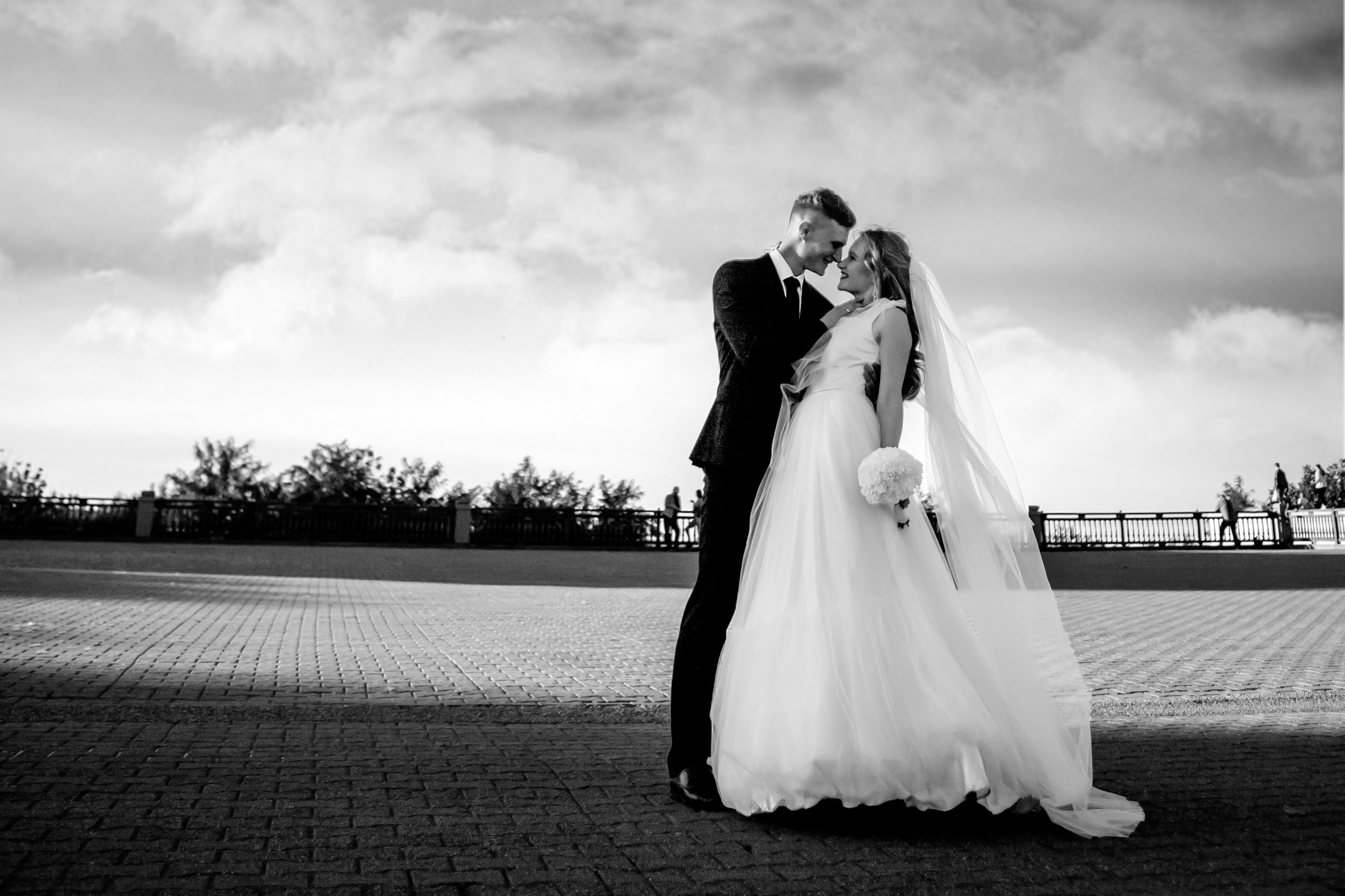 Фотосессия молодоженов у ЗАГСа Ставрополя. Фотограф Ставрополь Пятигорск Елизавета Дарина