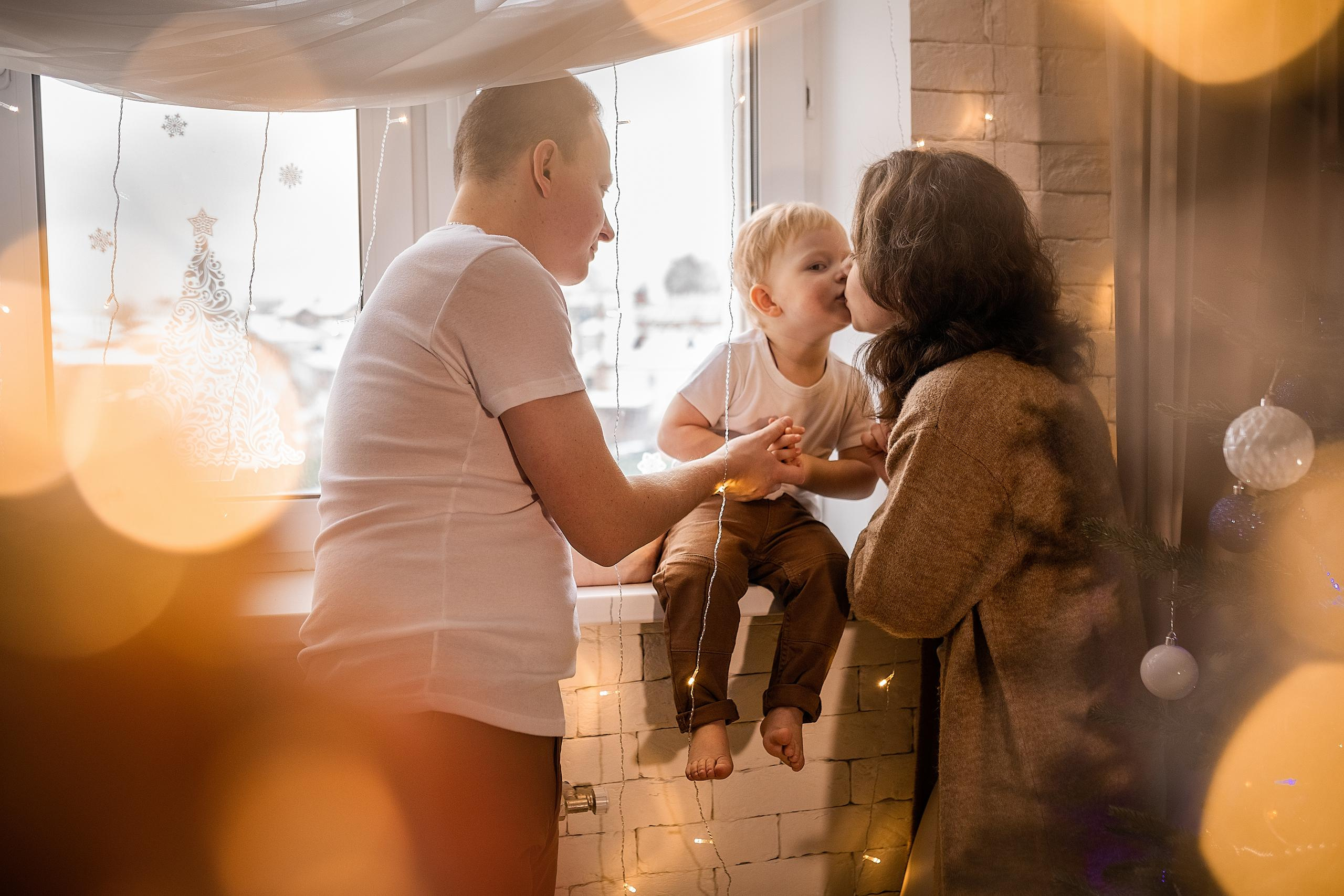 Веселая и уютная домашняя фотосессия для семьи Артема и Лизы. Женский семейный фотограф Тула Москва Захарова Анна