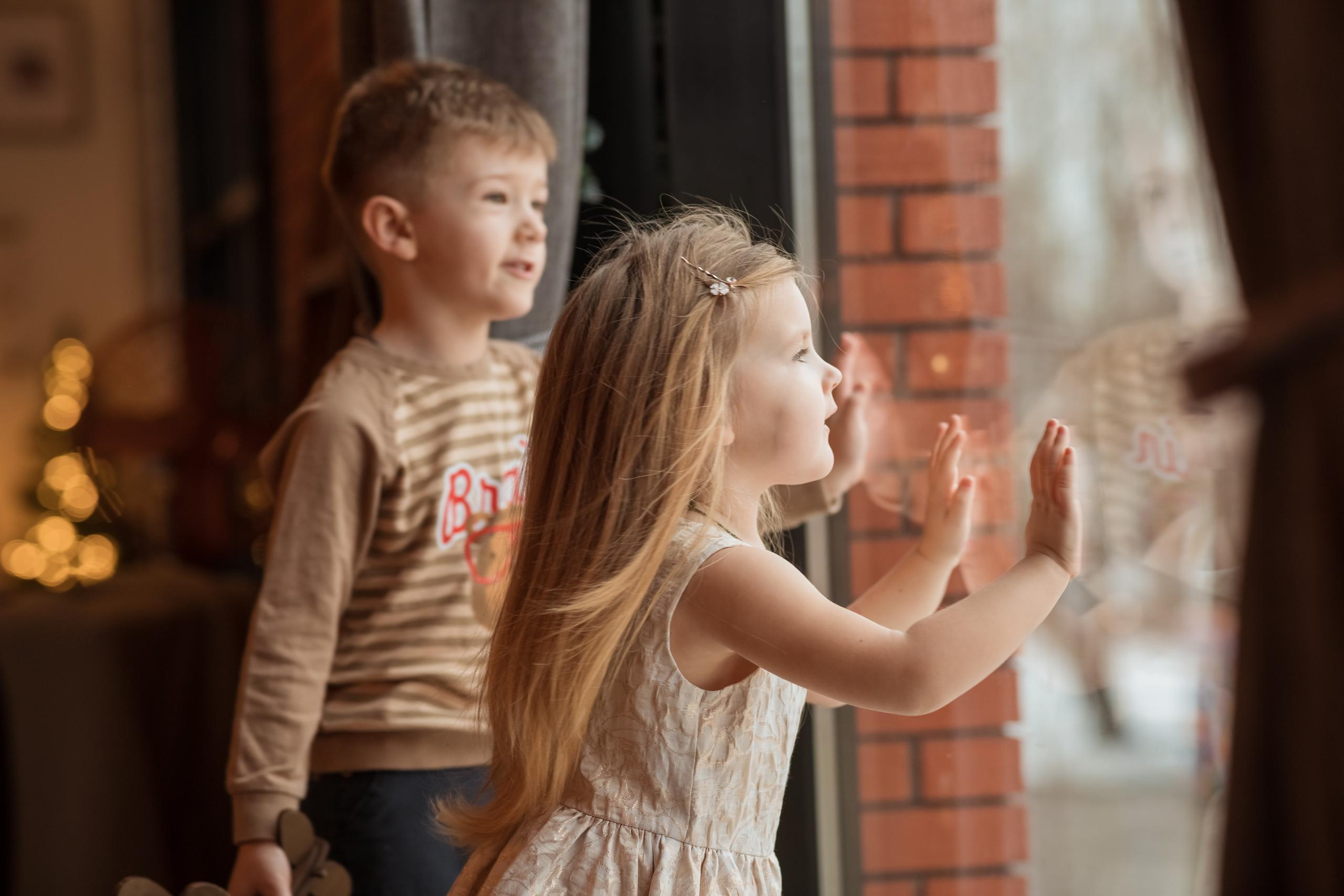 Новогодняя съемка для большой семьи в студии Библиотека. Женский семейный фотограф Тула Москва Захарова Анна