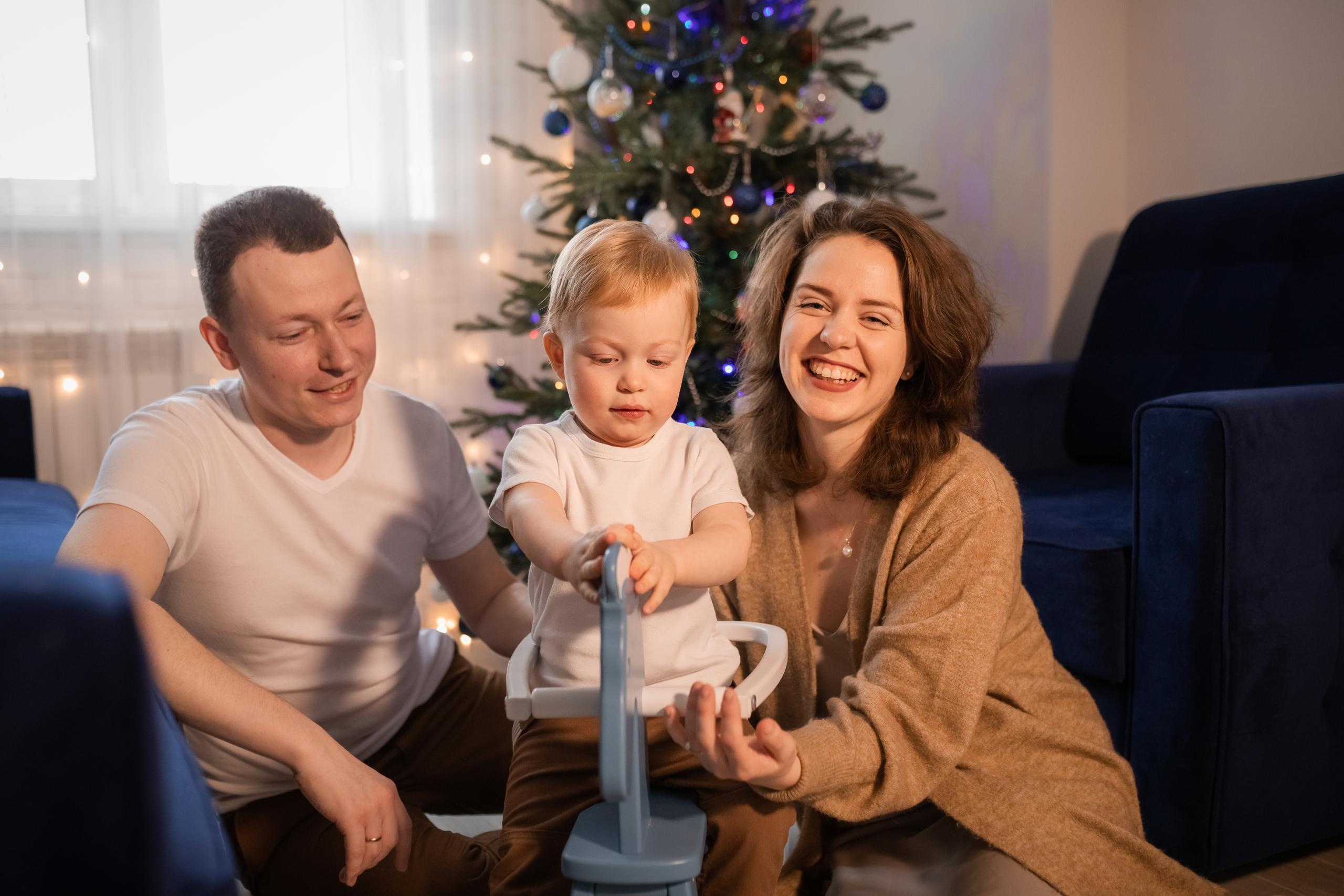 Веселая и уютная домашняя фотосессия для семьи Артема и Лизы. Женский семейный фотограф Тула Москва Захарова Анна