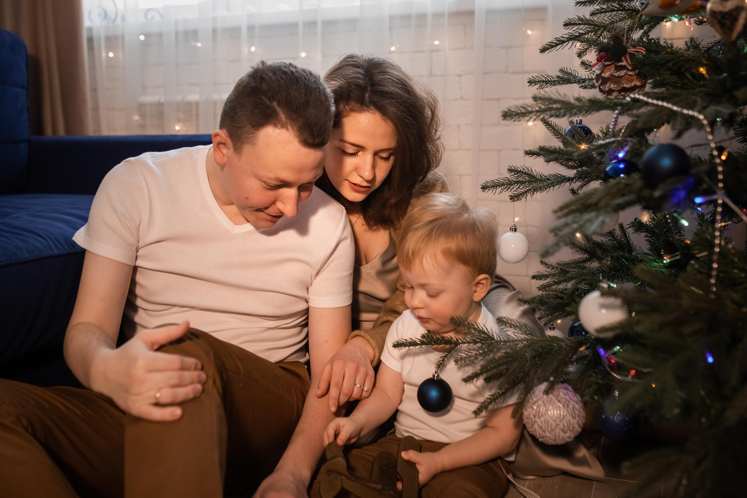 Веселая и уютная домашняя фотосессия для семьи Артема и Лизы. Женский семейный фотограф Тула Москва Захарова Анна