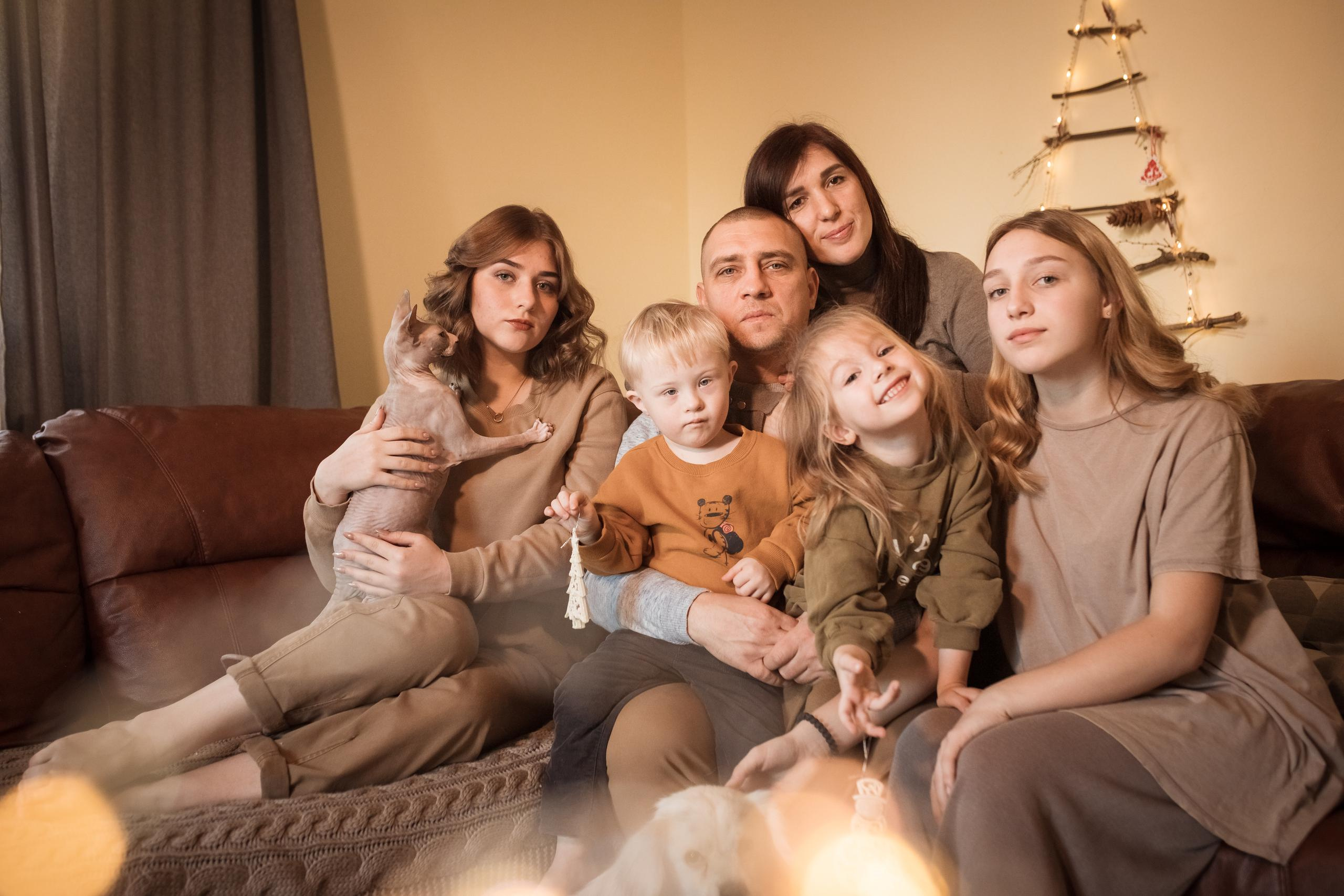 Домашняя теплая съемка для чудесной большой семьи. Женский семейный фотограф Тула Москва Захарова Анна