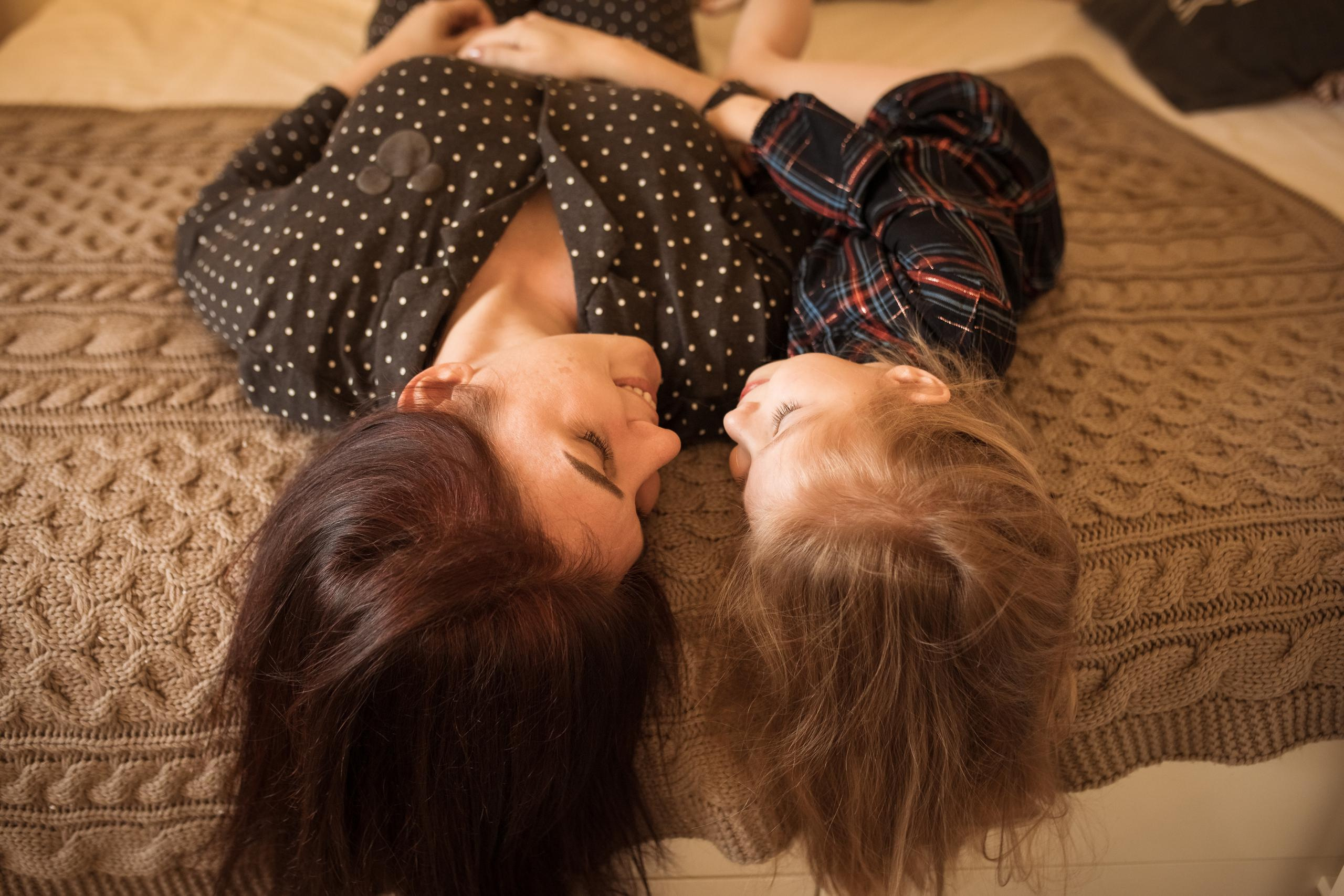 Домашняя теплая съемка для чудесной большой семьи. Женский семейный фотограф Тула Москва Захарова Анна