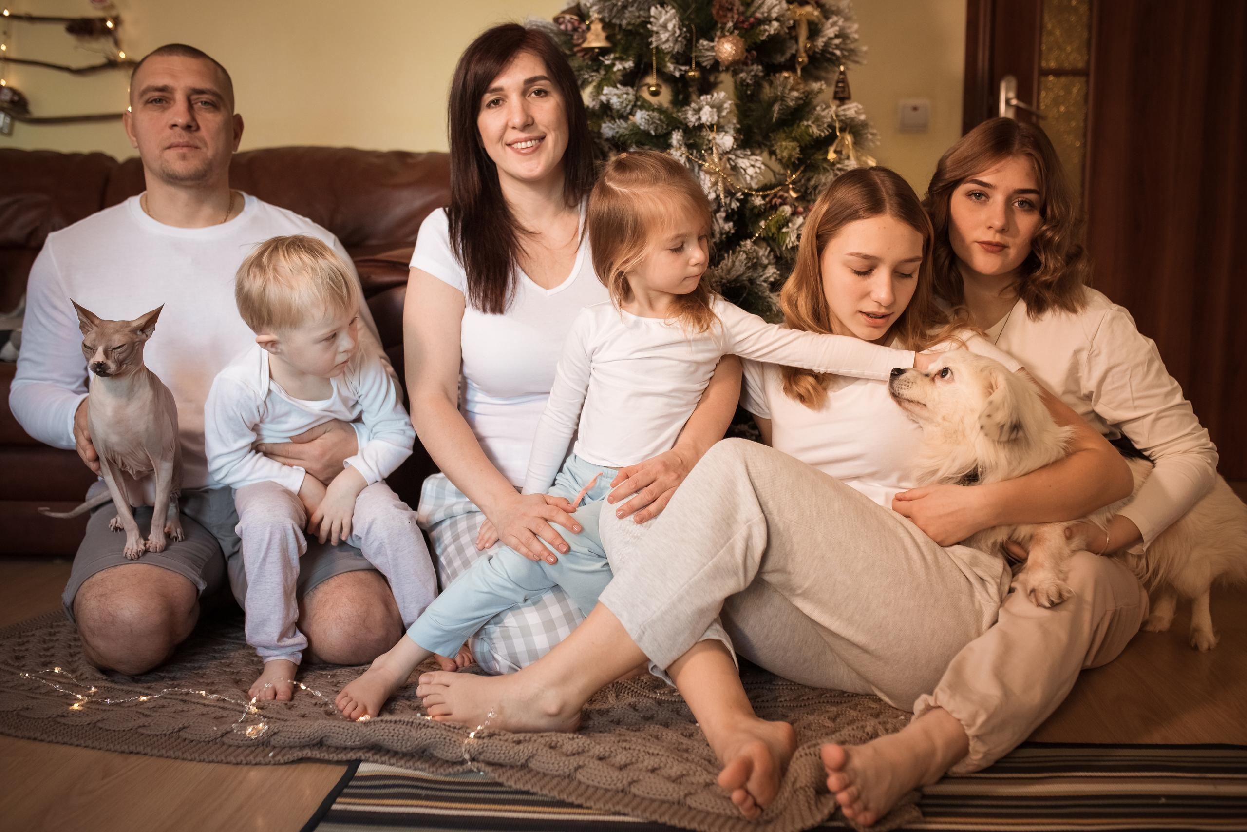 Домашняя теплая съемка для чудесной большой семьи. Женский семейный фотограф Тула Москва Захарова Анна