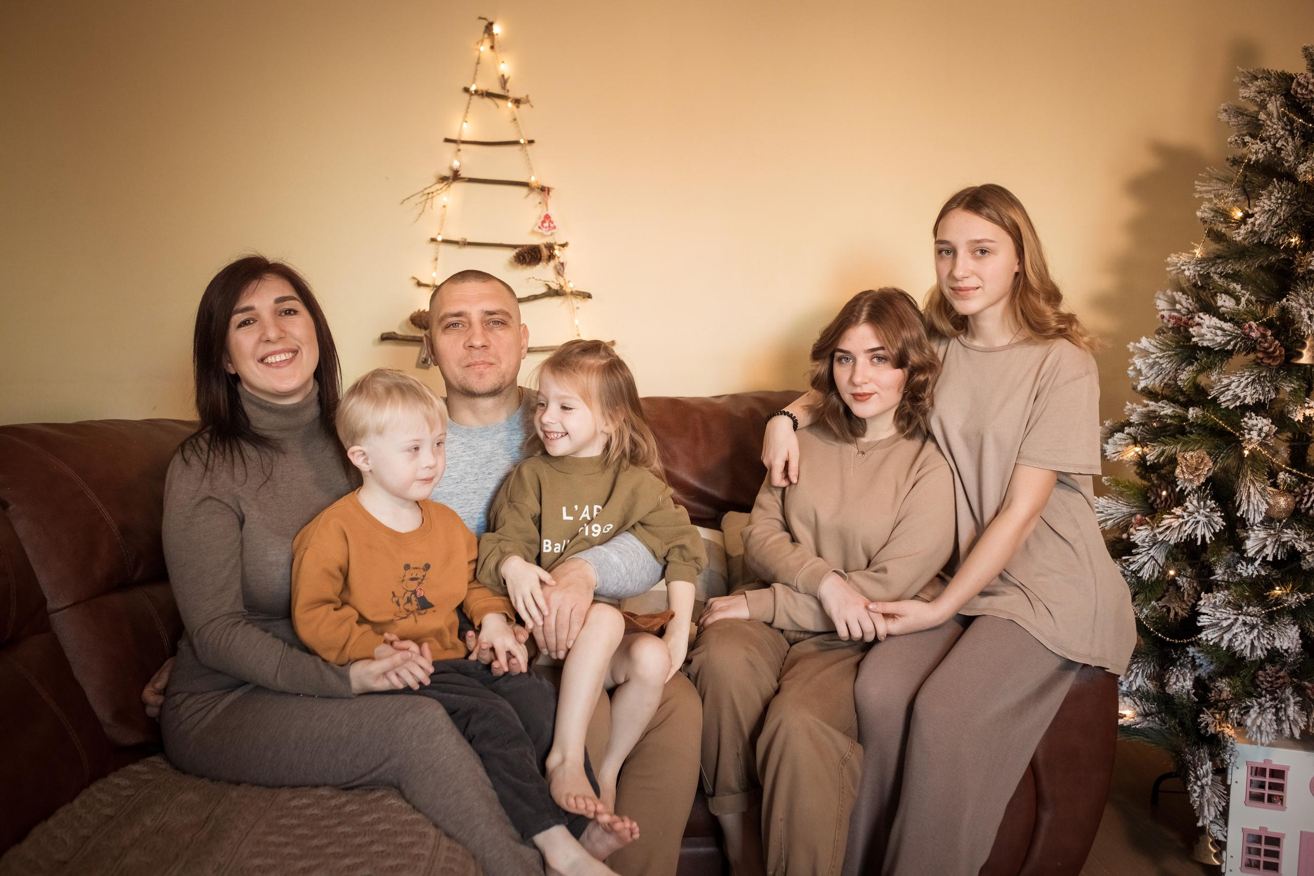 Домашняя теплая съемка для чудесной большой семьи. Женский семейный фотограф Тула Москва Захарова Анна