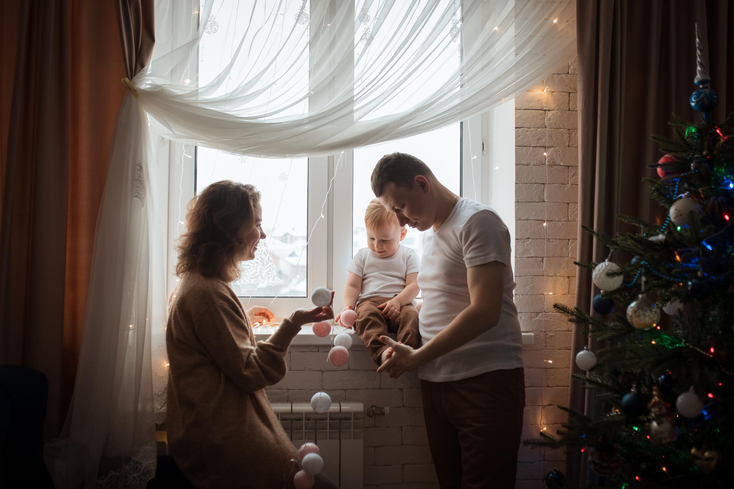 Веселая и уютная домашняя фотосессия для семьи Артема и Лизы. Женский семейный фотограф Тула Москва Захарова Анна