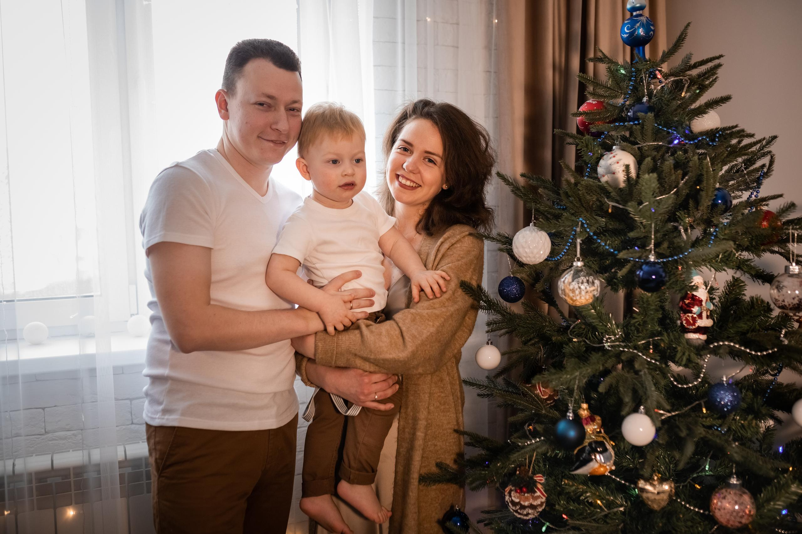 Веселая и уютная домашняя фотосессия для семьи Артема и Лизы. Женский семейный фотограф Тула Москва Захарова Анна