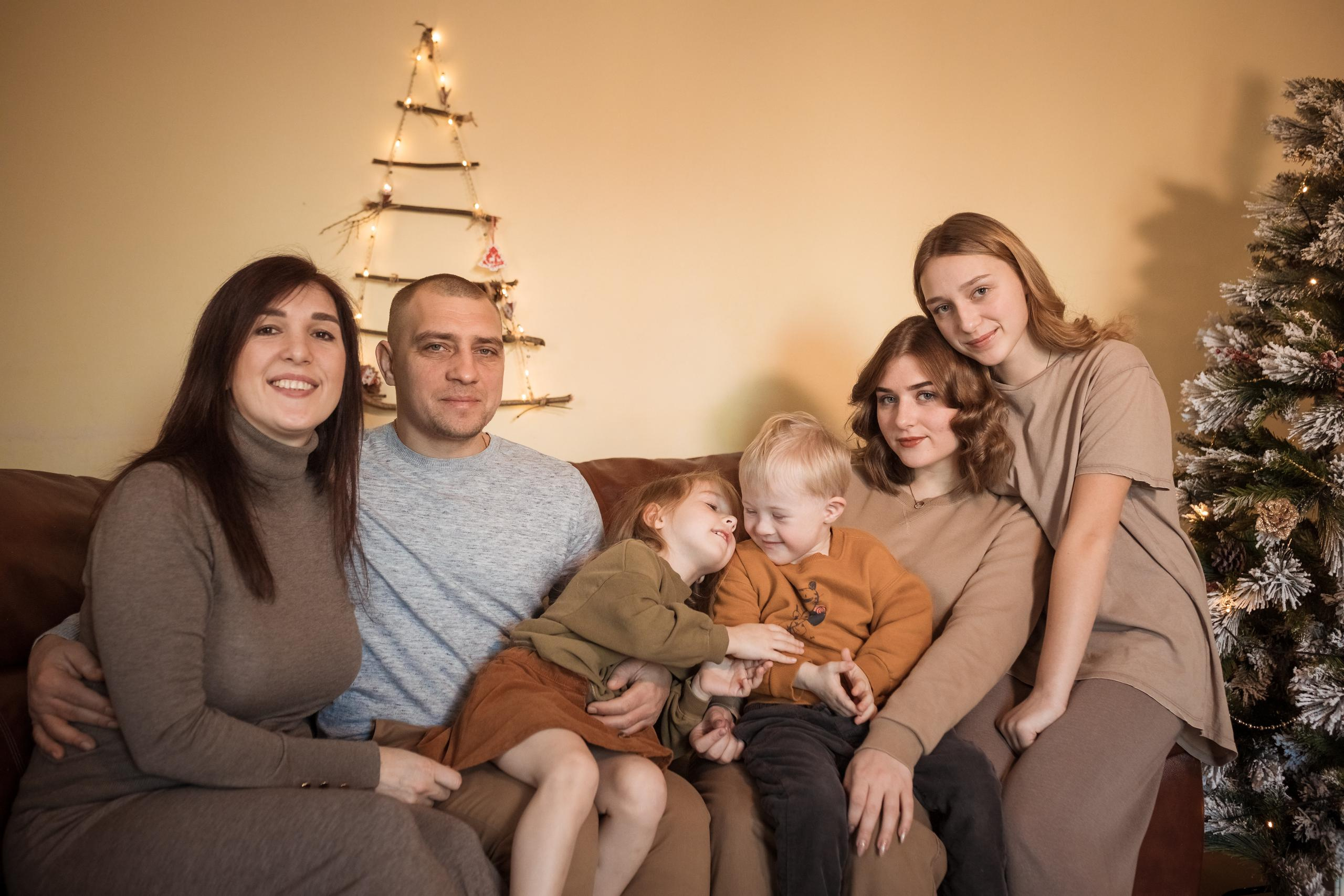 Домашняя теплая съемка для чудесной большой семьи. Женский семейный фотограф Тула Москва Захарова Анна