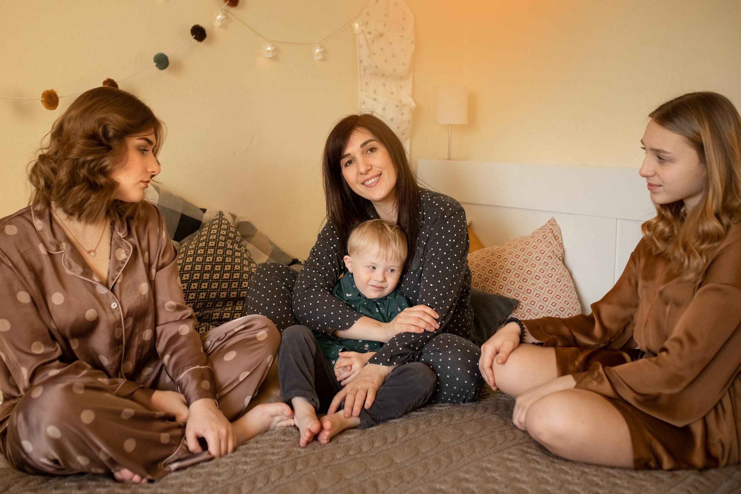 Домашняя теплая съемка для чудесной большой семьи. Женский семейный фотограф Тула Москва Захарова Анна