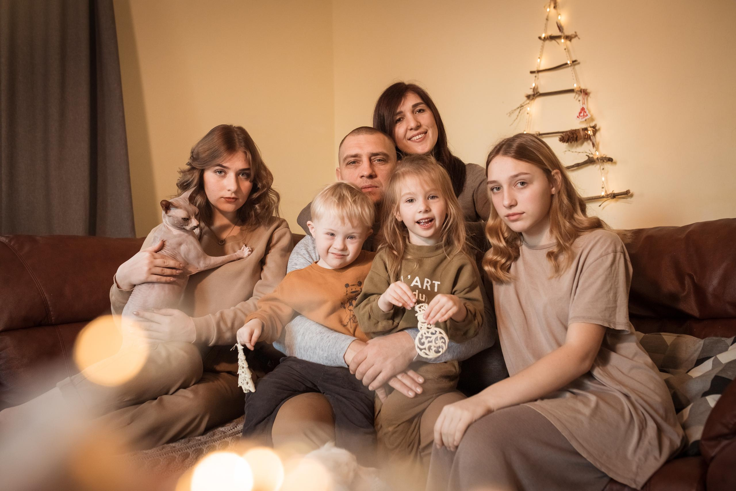 Домашняя теплая съемка для чудесной большой семьи. Женский семейный фотограф Тула Москва Захарова Анна