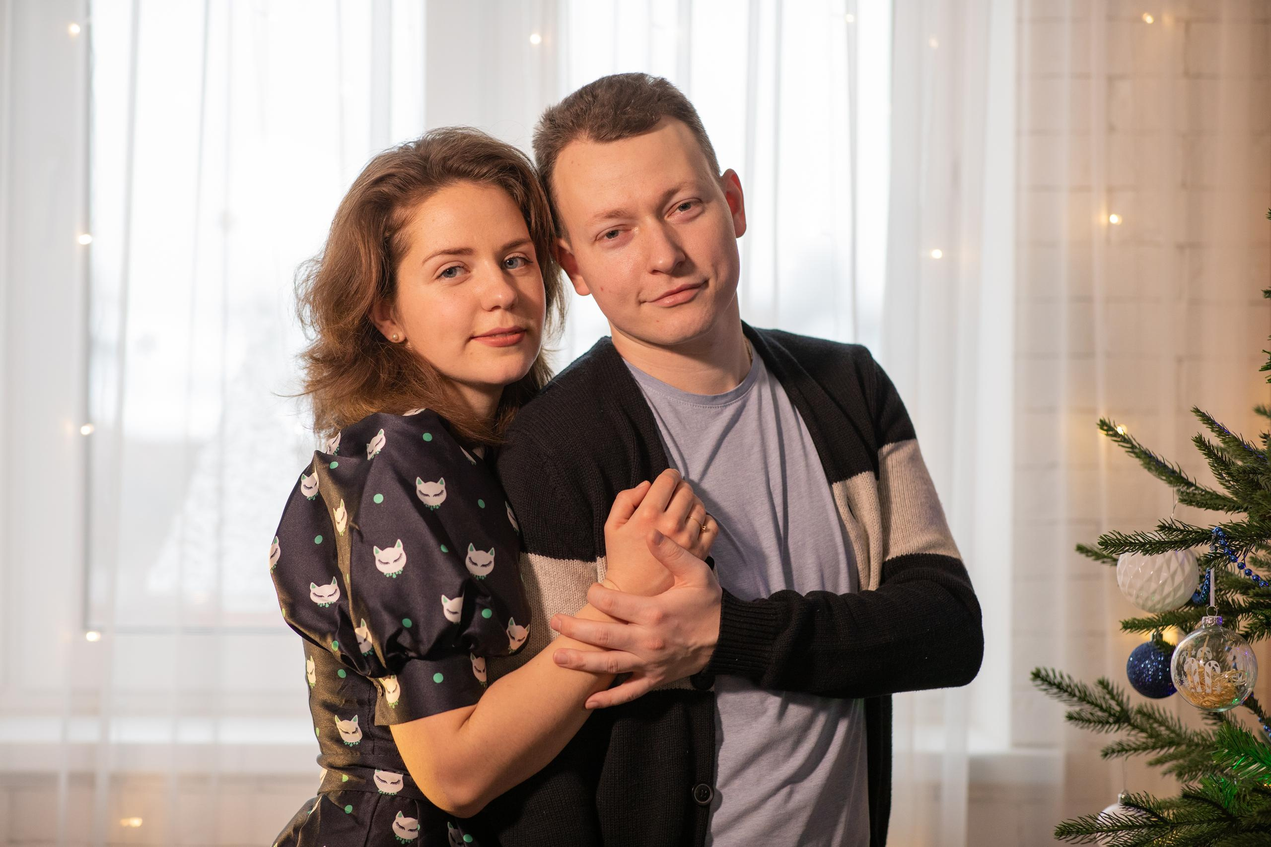 Веселая и уютная домашняя фотосессия для семьи Артема и Лизы. Женский семейный фотограф Тула Москва Захарова Анна