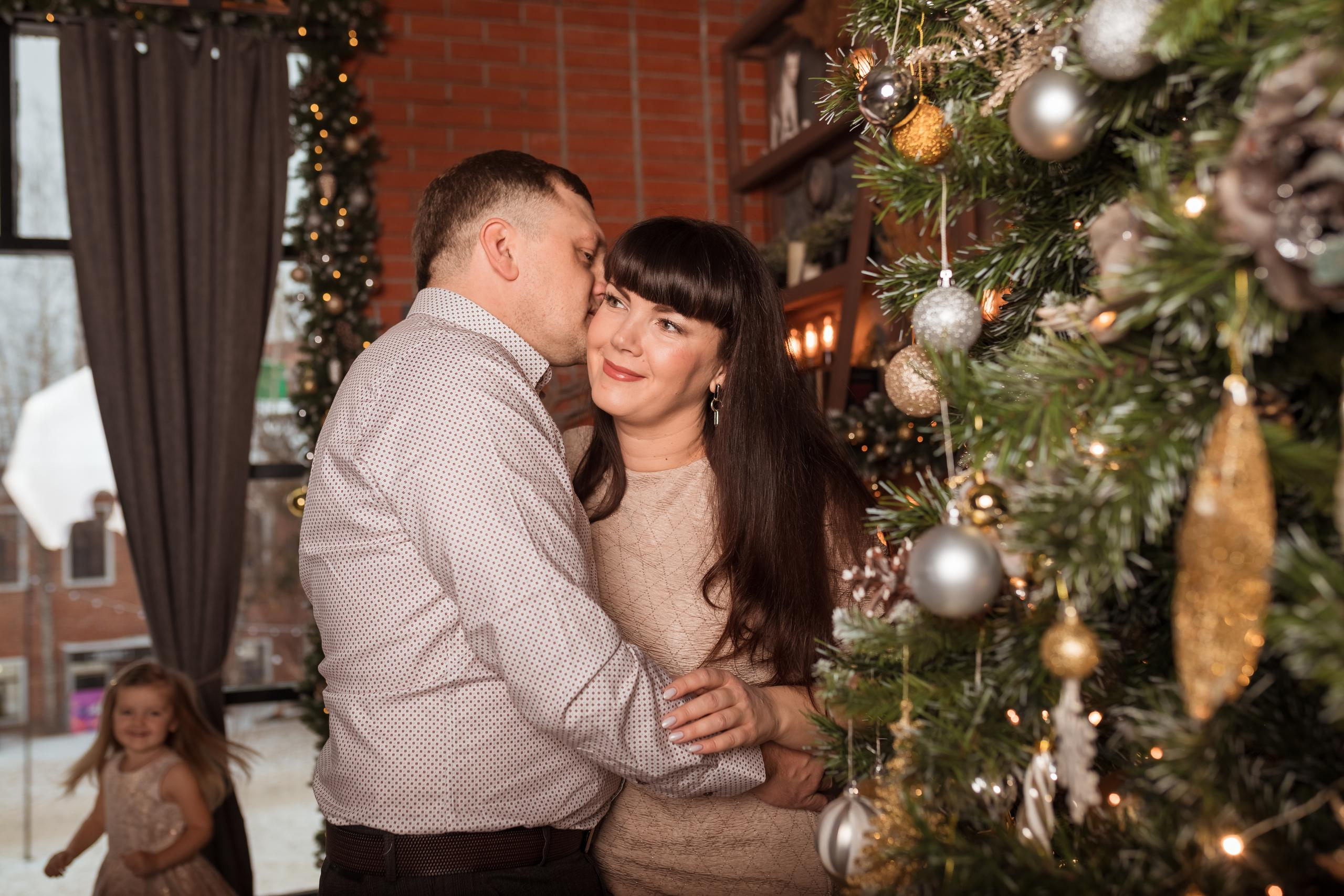 Новогодняя съемка для большой семьи в студии Библиотека. Женский семейный фотограф Тула Москва Захарова Анна