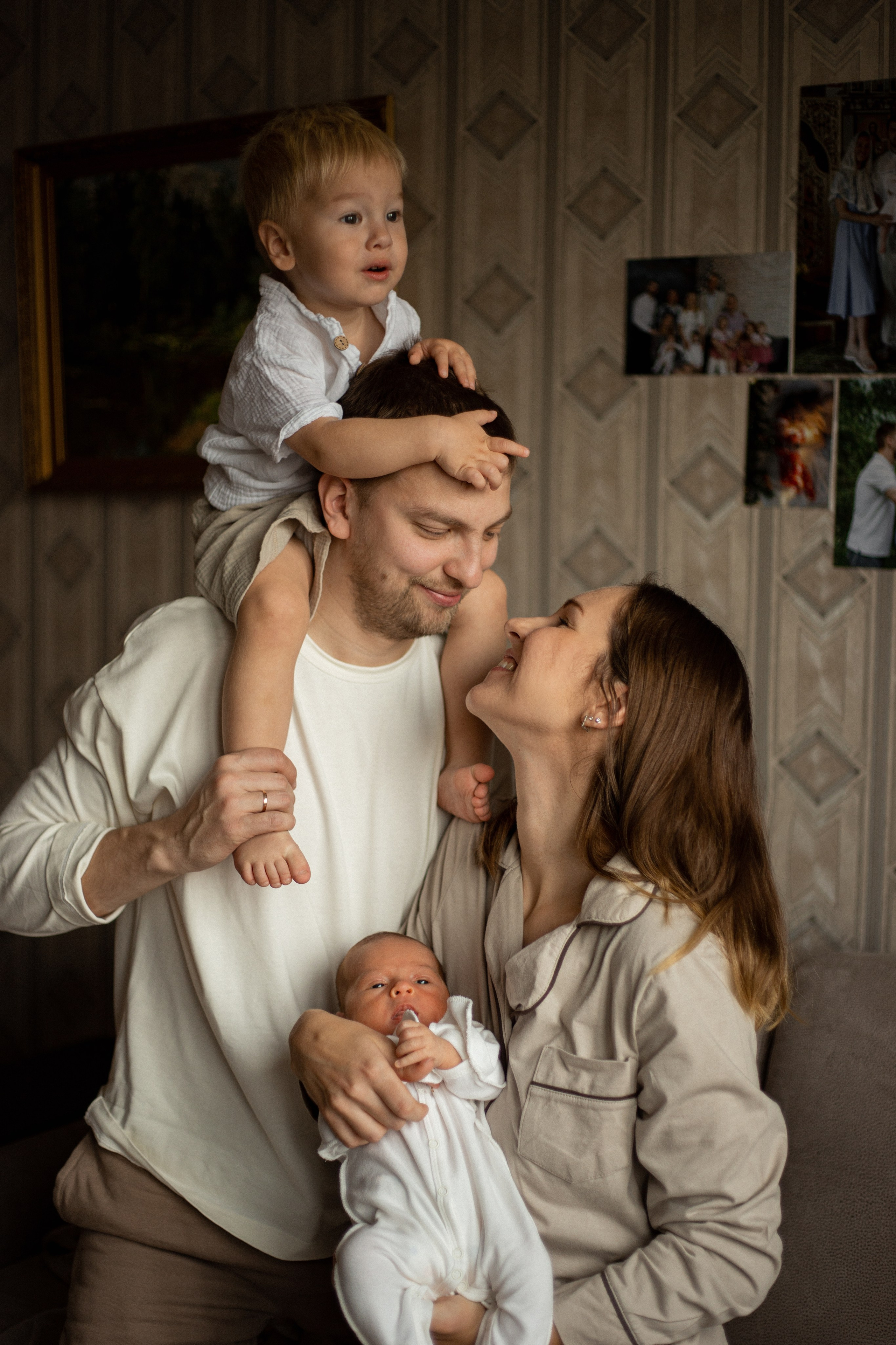 Владимир, Надя, озорник Саша и малышка Катя. Семейный фотограф в Москве