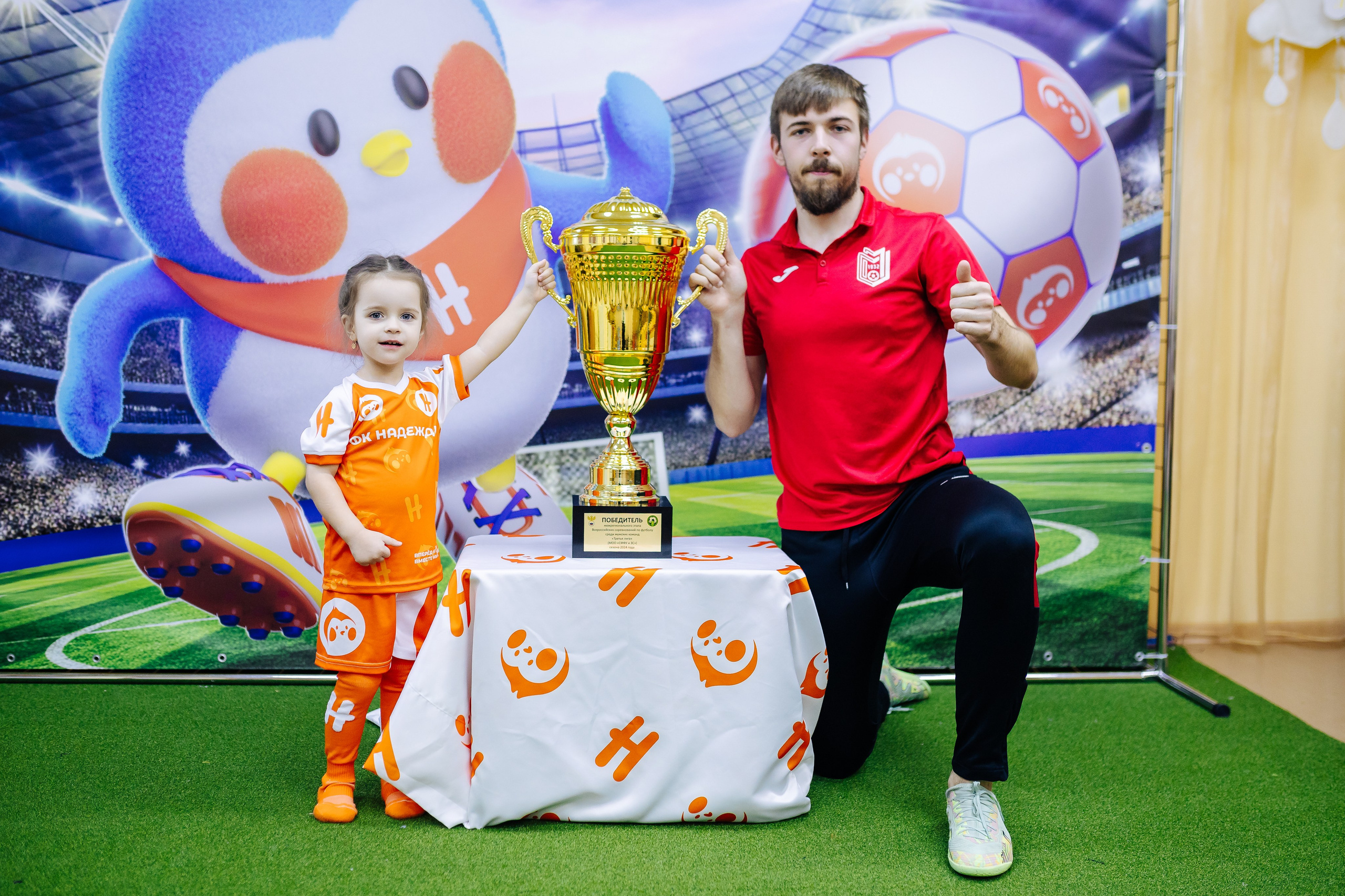 Фотосессия с кубком в детских садах г. Магнитогорска. Денис Прохоров Фотограф в г. Магнитогорск