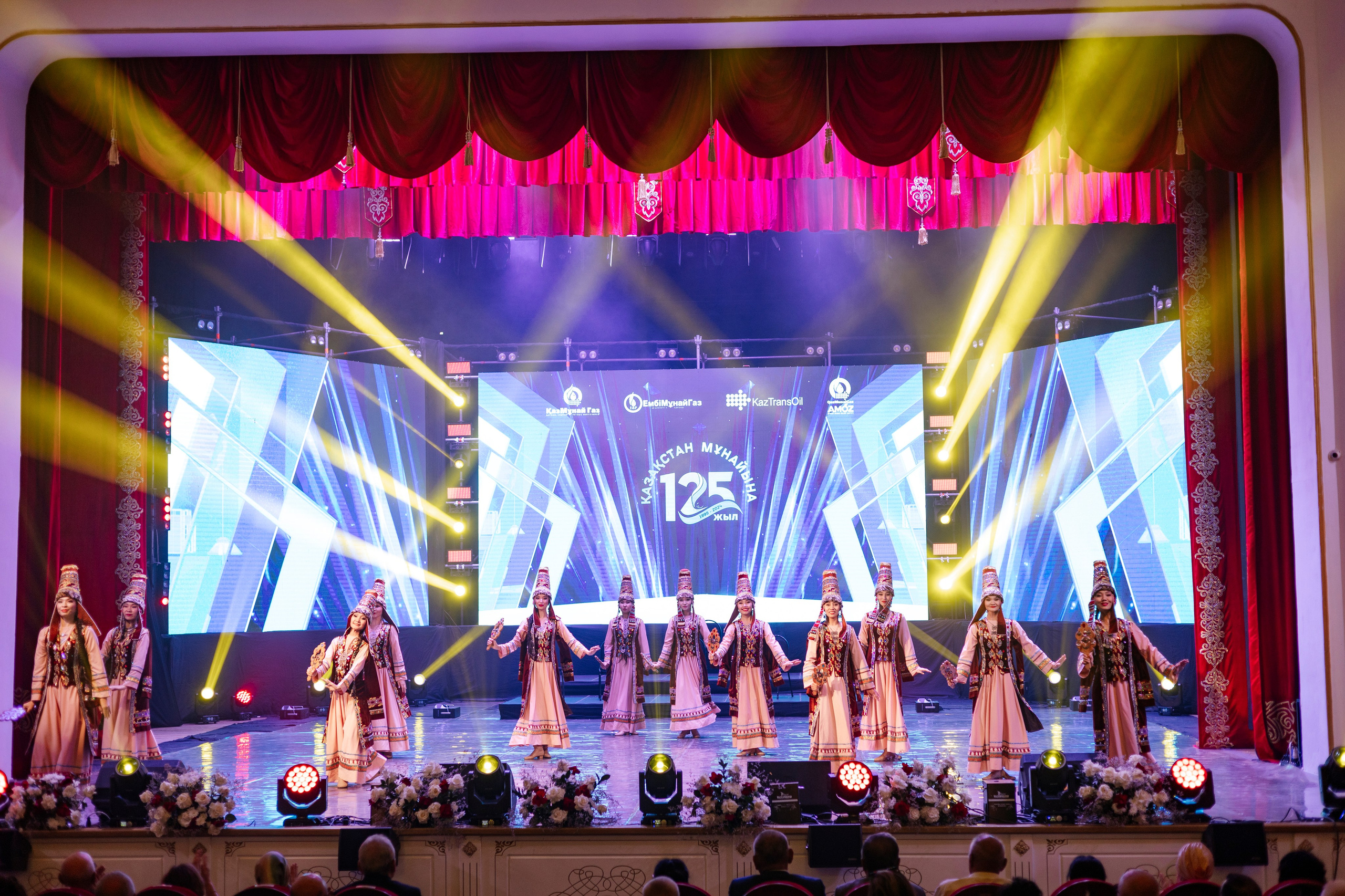 Фотосъёмка для Kazmunaygas. Фотограф в Алматы Сиражев Карымсак. Фотосессия, бизнес портреты