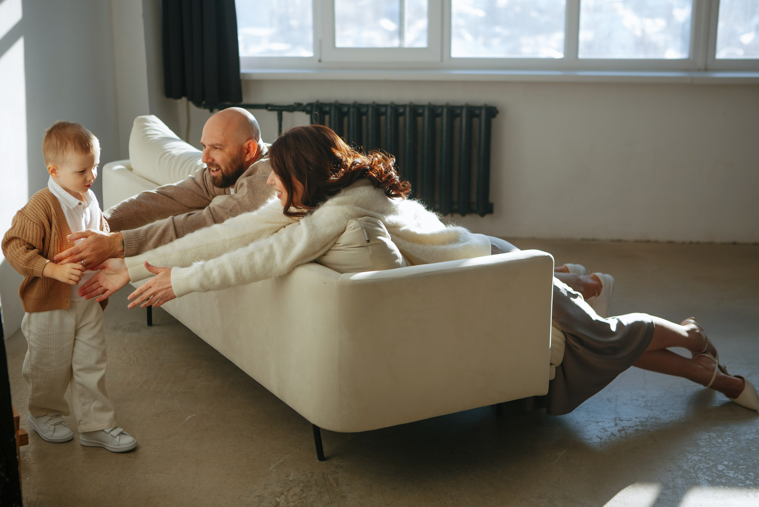 Семейная фотосессия в минималистичном стиле. Фотограф Александра Рышкова