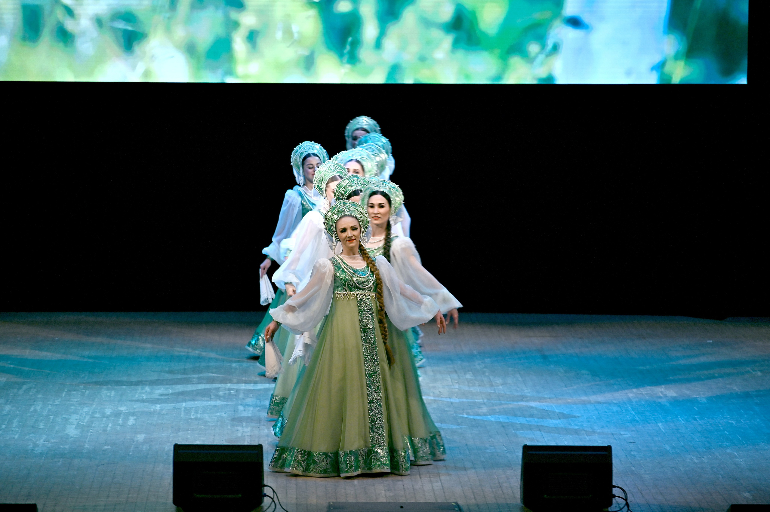 АНСАМБЛЬ ПЕСНИ И ТАНЦА «ДОНБАСС». ФОТОГРАФ ВАШИХ МЕРОПРИЯТИЙ РЯЗАНЬ СЕРГЕЙ КЛЮЕВ Концертная фотография близка к репортажу и портретной съемке