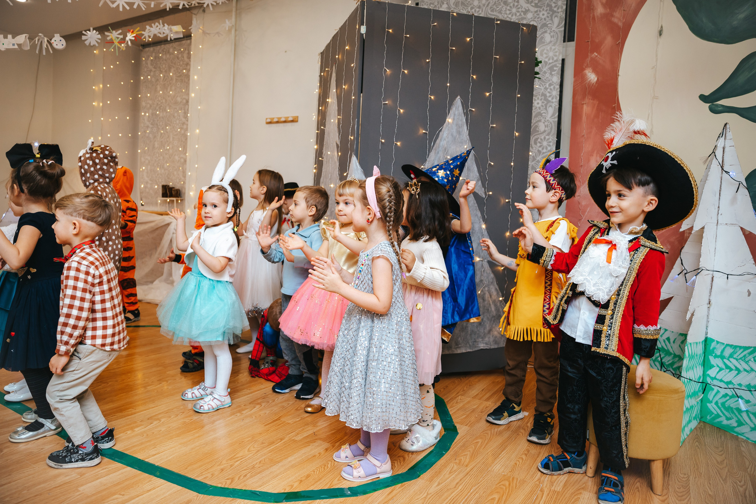 Новогодний утренник в Монтессори-садике. Семейный lifestyle фотограф в Санкт-Петербурге Людмила Пахомова