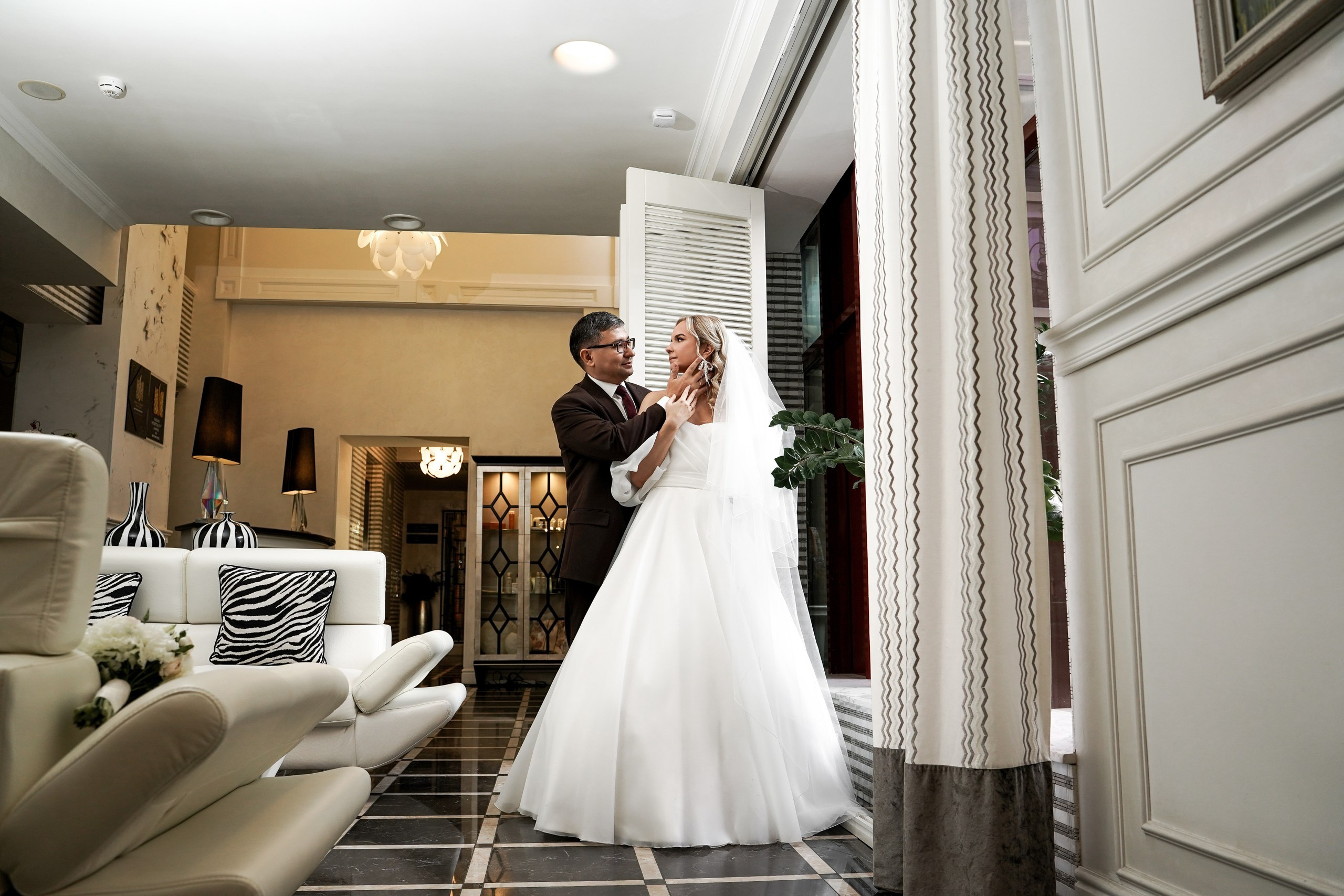 Свадебная фотосессия «4 часа». Отель Резиденция в Ростове-на-Дону. Кадры молодоженов на природе. Фотосессия банкета 1 час. Свадебный фотограф в Ростове-на-Дону. Таинство Крещения и Венчания, семейные фотосессии. Алёна Чёботова