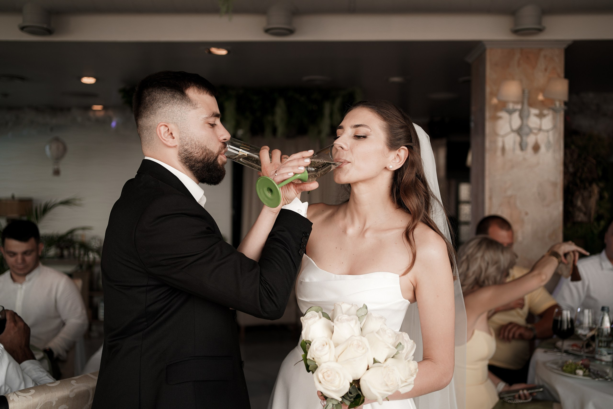 Свадебная фотосессия банкета в Ростове-на-Дону. Выездная регистрация. Свадебный фотограф в Ростове-на-Дону. Таинство Крещения и Венчания, семейные фотосессии. Алёна Чёботова