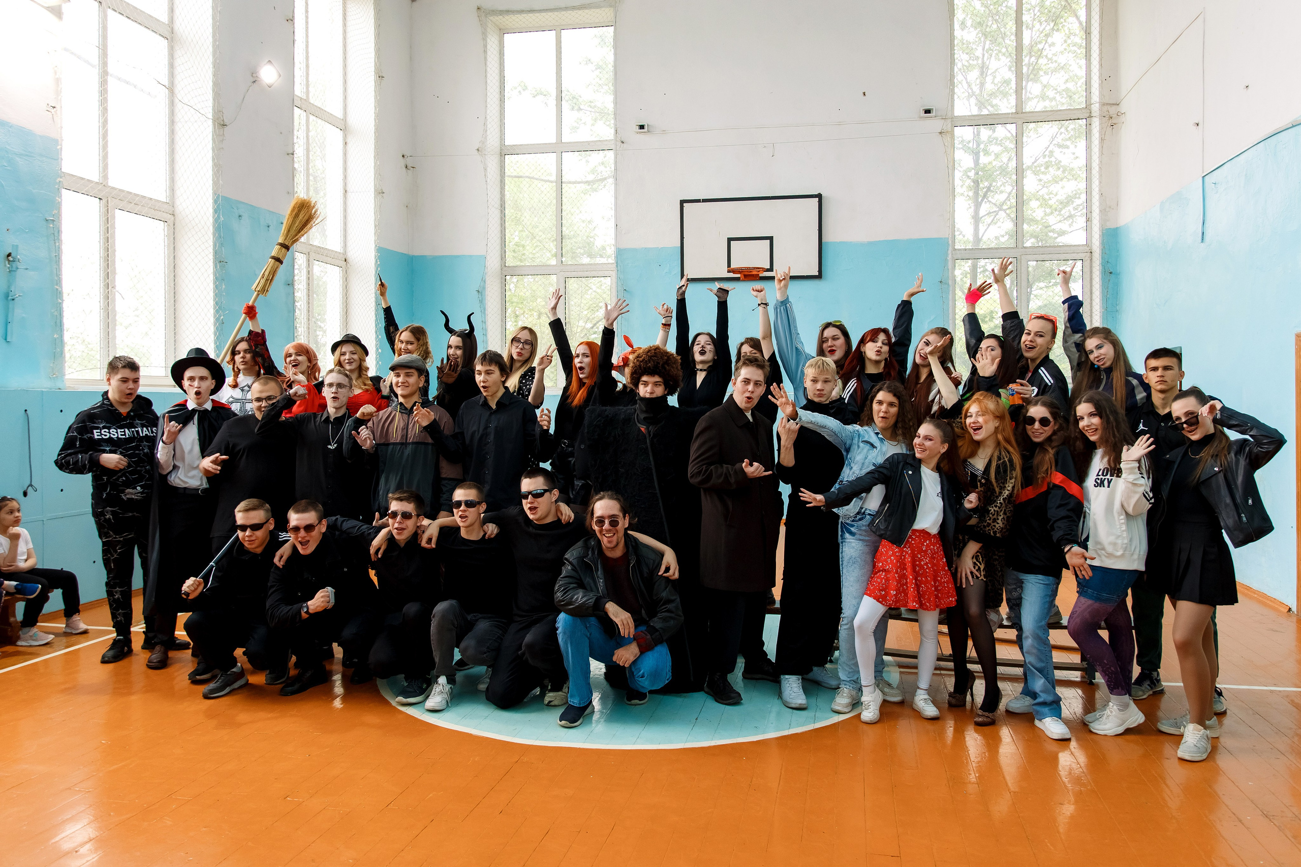 11 класс день не послушания в школе. Фотограф Любовь Корниенко, Примоский край