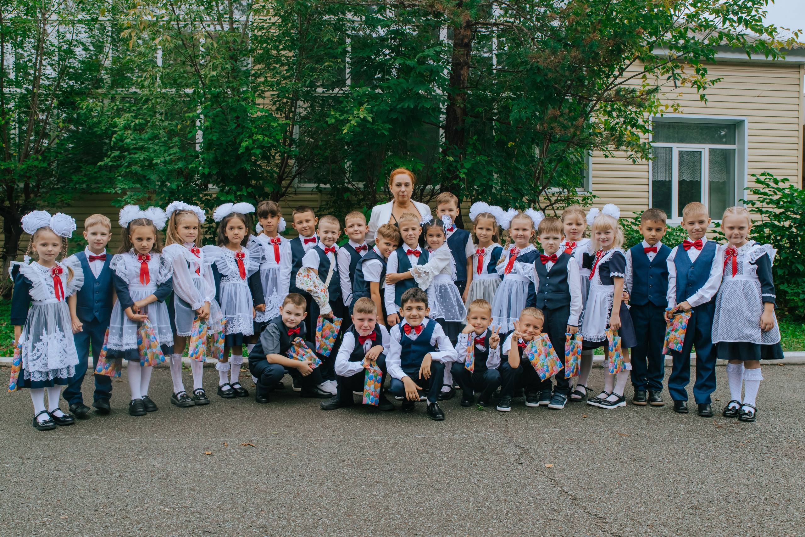 1в — школа 11 — 2025. Фотограф Ярмишко Дарья. Выпускные фотокниги