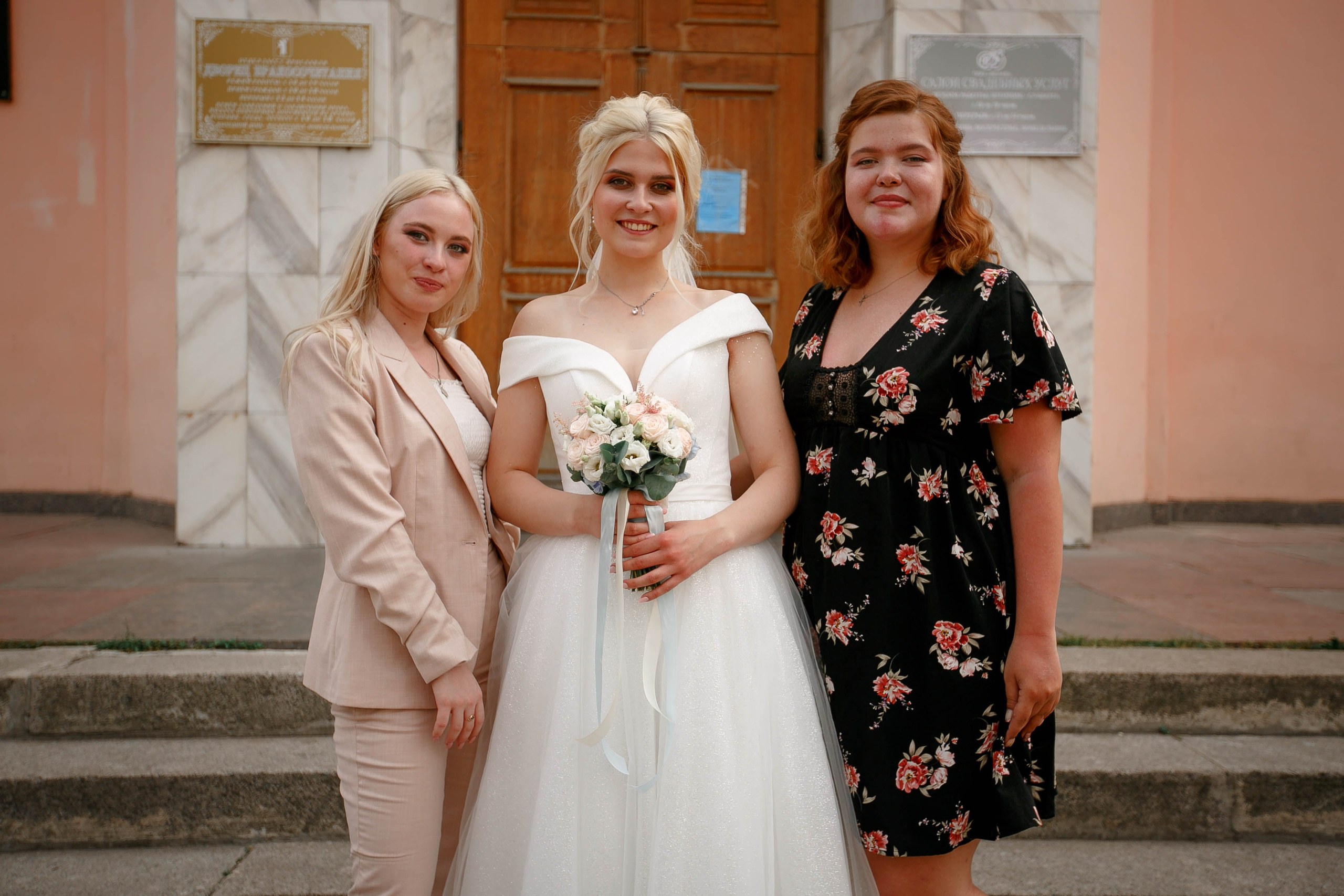 Загс и фотопрогулка. Ваш репортажный фотограф Артемий Антонов