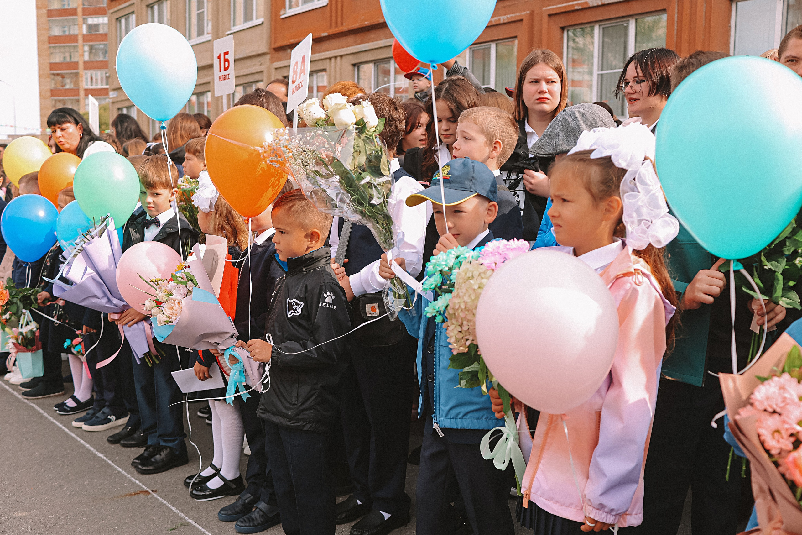 1 сентября линейка+кл час+портреты. Семейный фотограф Тюмень, фотограф на роды Салмина Мария