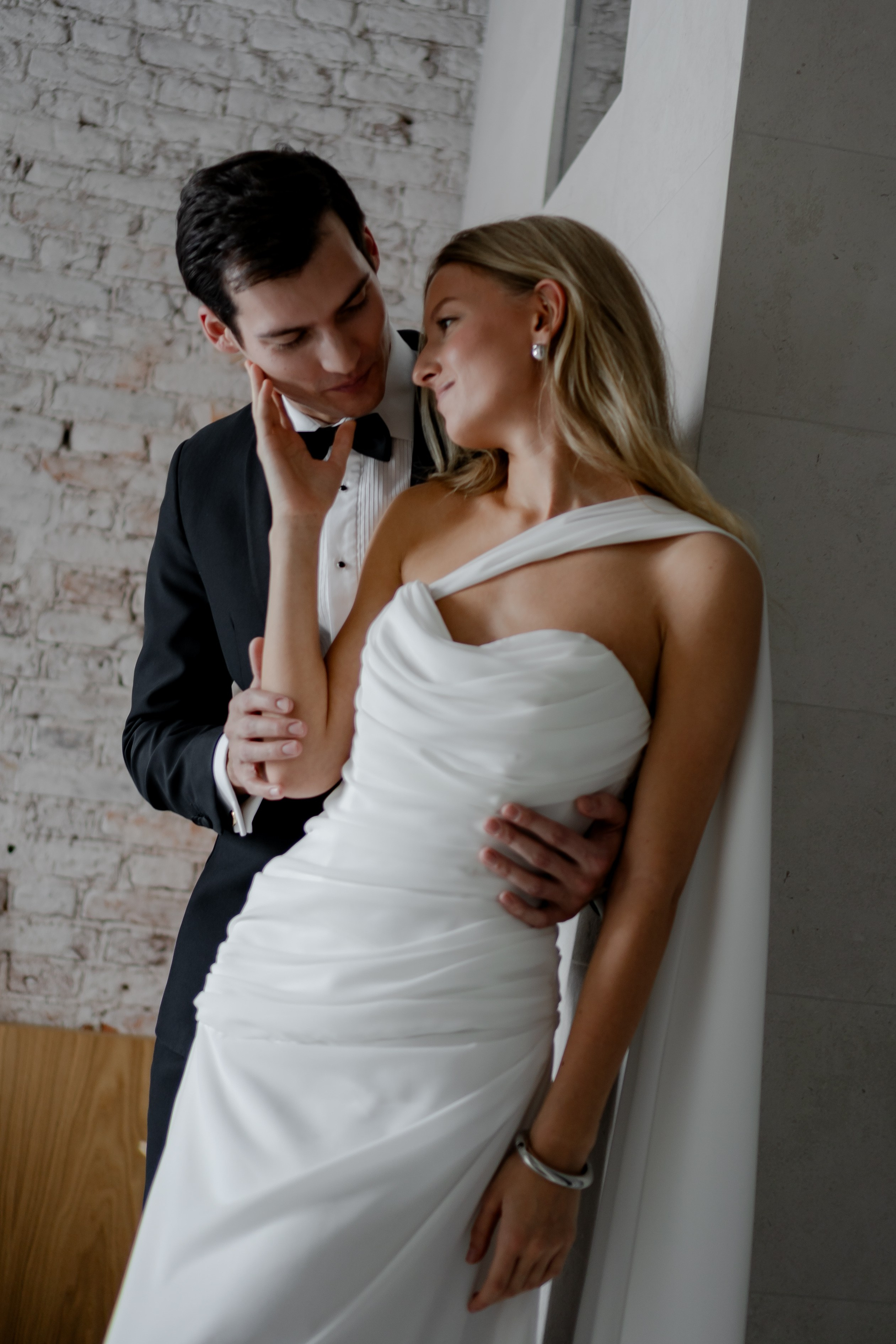 ЭЛЕГАНТНАЯ СВАДБЕНАЯ СЬЕМКА ЖЕНИХА И НЕВЕСТЫ В ДОРОГОМ ОТЕЛЕ САНКТ-ПЕТЕРБУРГА. Профессиональный фотограф, Санкт-Петербург — Виктория Богомолова