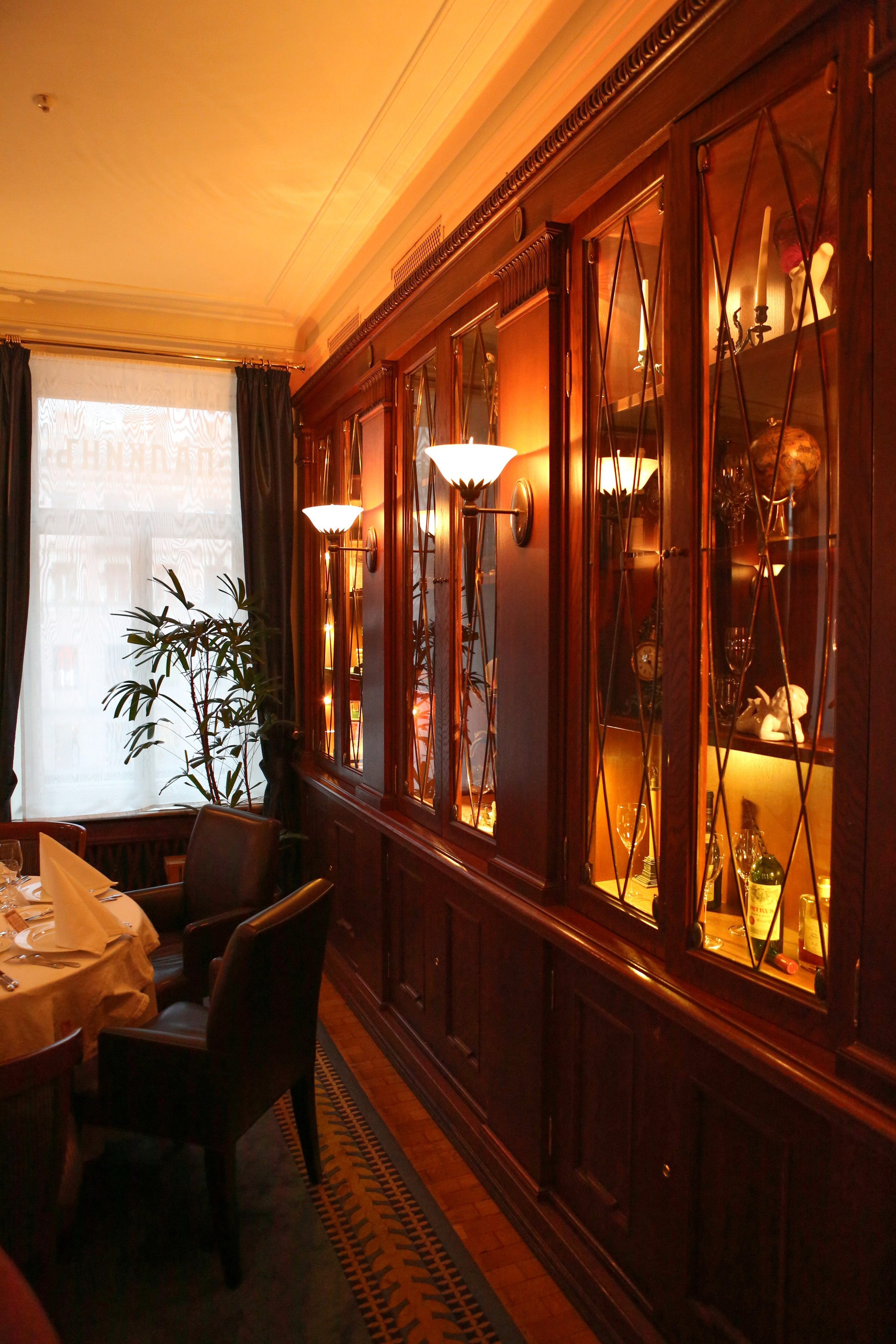 Evening on Nevsky Prospect Street at the Palkin Restaurant. Фотограф в Санкт-Петербурге Владимир Тихомиров