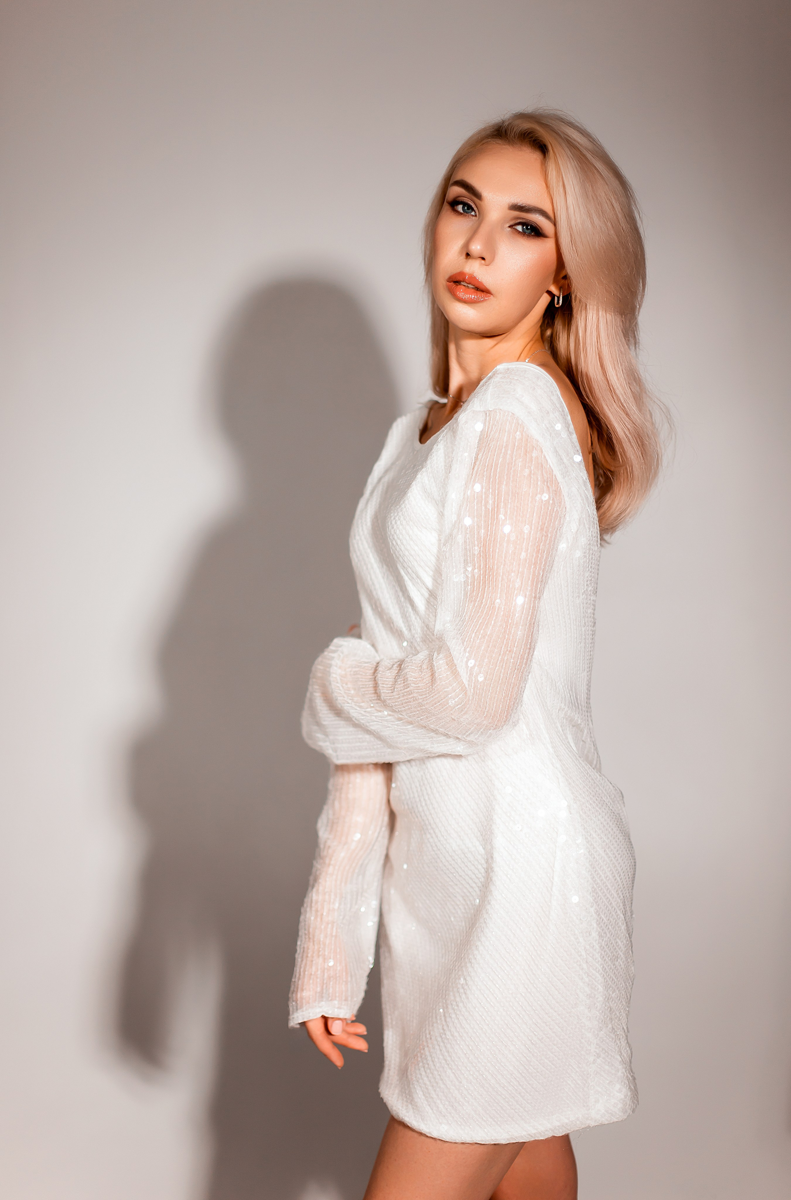 Женский портрет с цветным светом. Семейный и индивидуальный фотограф в Ростове-на-Дону