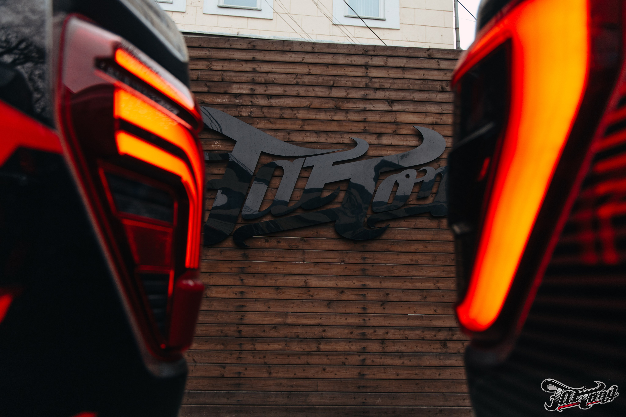 2x Ford Raptor R. DeLorein