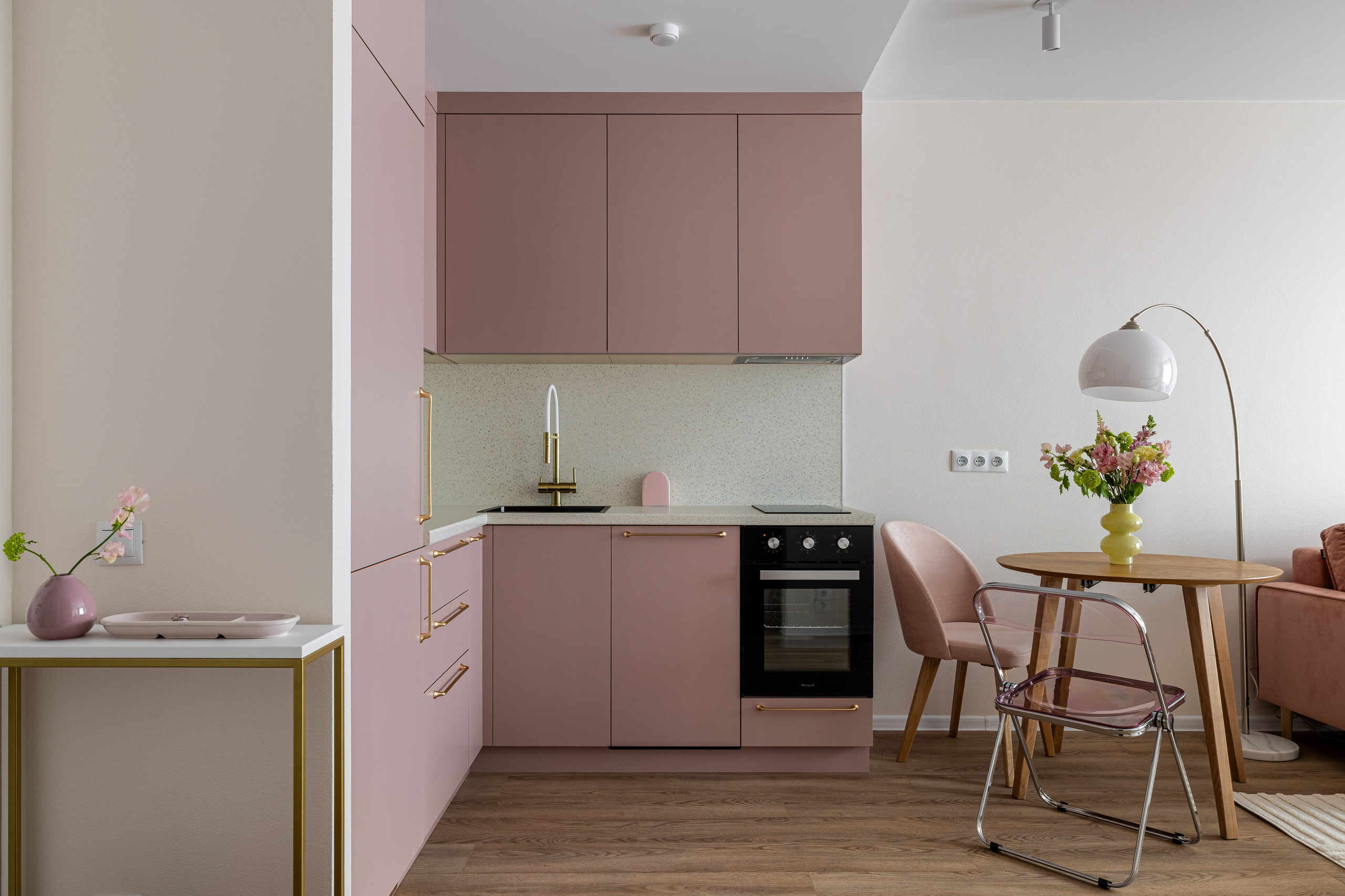 Леденцовый контемпорари с элементами глэм-софт. Veselinskiy| Интерьерный фотограф | Москва